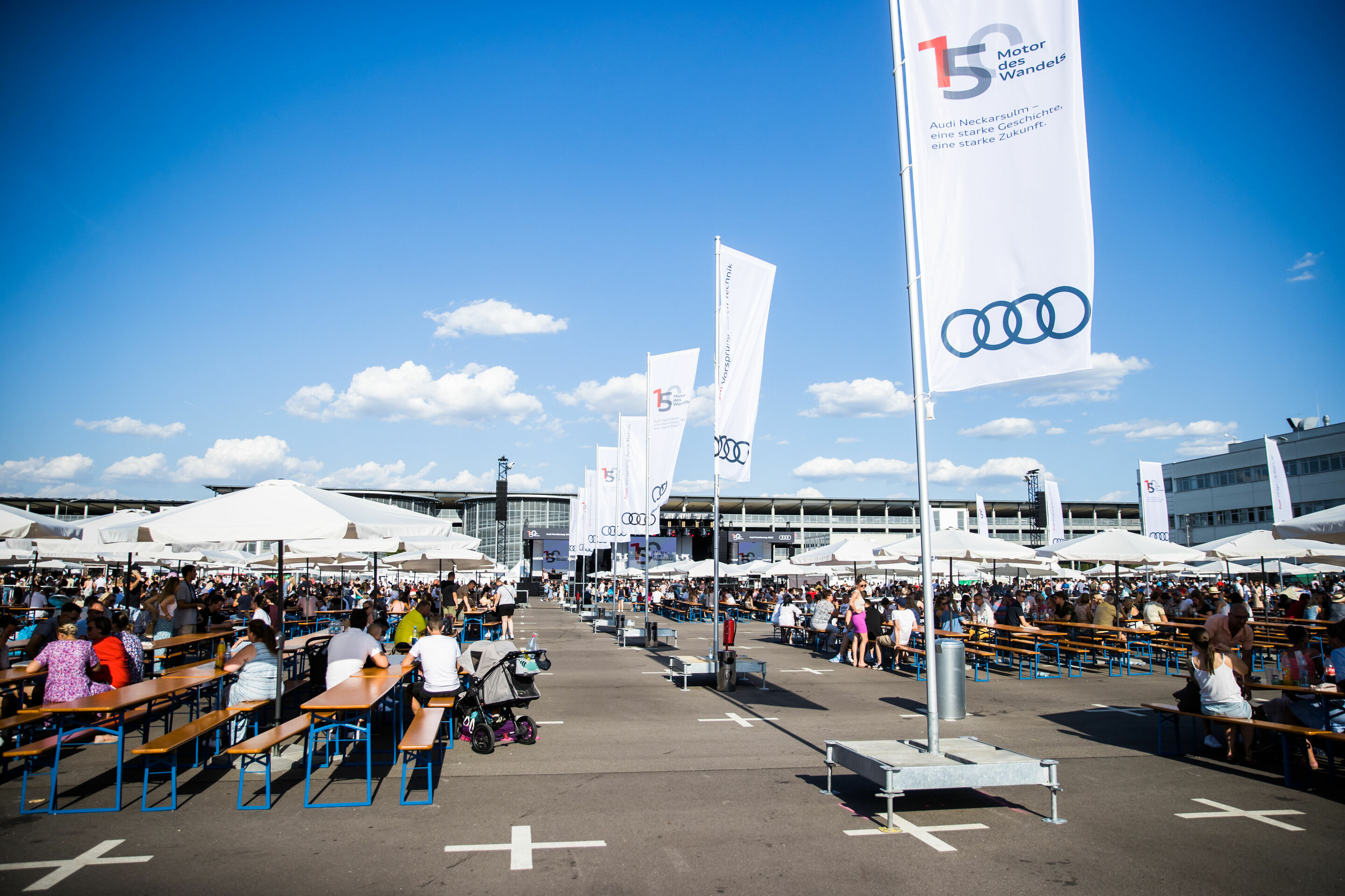 Familientag: Audi Neckarsulm feiert „150 Jahre Motor des Wandels“ - Am 8. Juli 2023 feierten rund 40.000 Menschen beim großen Audi Familientag am Standort Neckarsulm 150 Jahre Firmengeschichte. Im Werk Neckarsulm und in den Böllinger Höfen in Heilbronn...