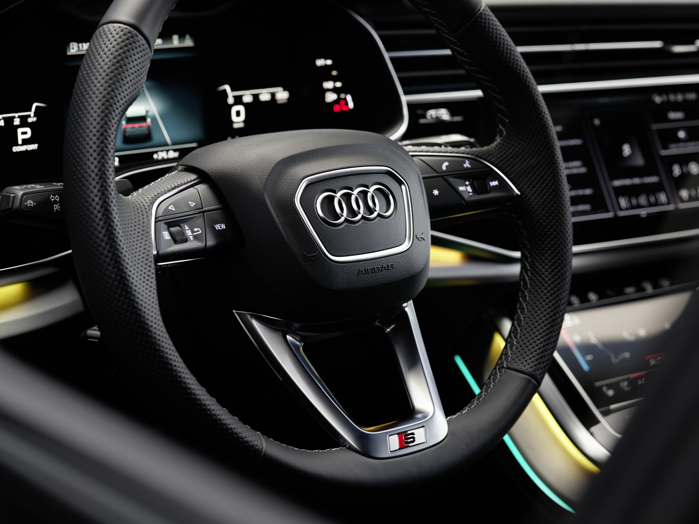 Audi Q8 - Cockpit,
Colour: Sakhir gold metallic