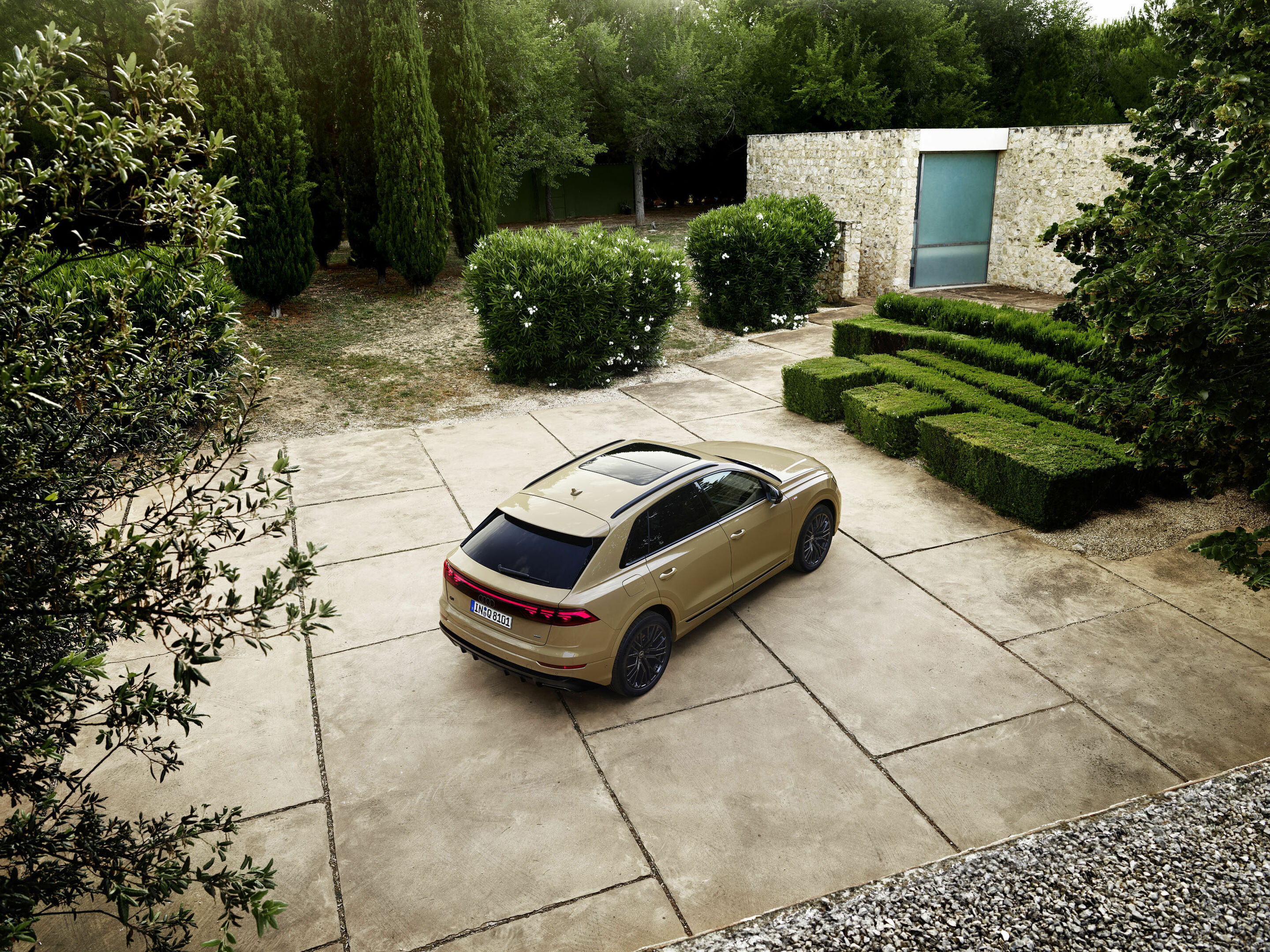 Audi Q8 - Standaufnahme, 
Farbe: Sakhirgold Metallic