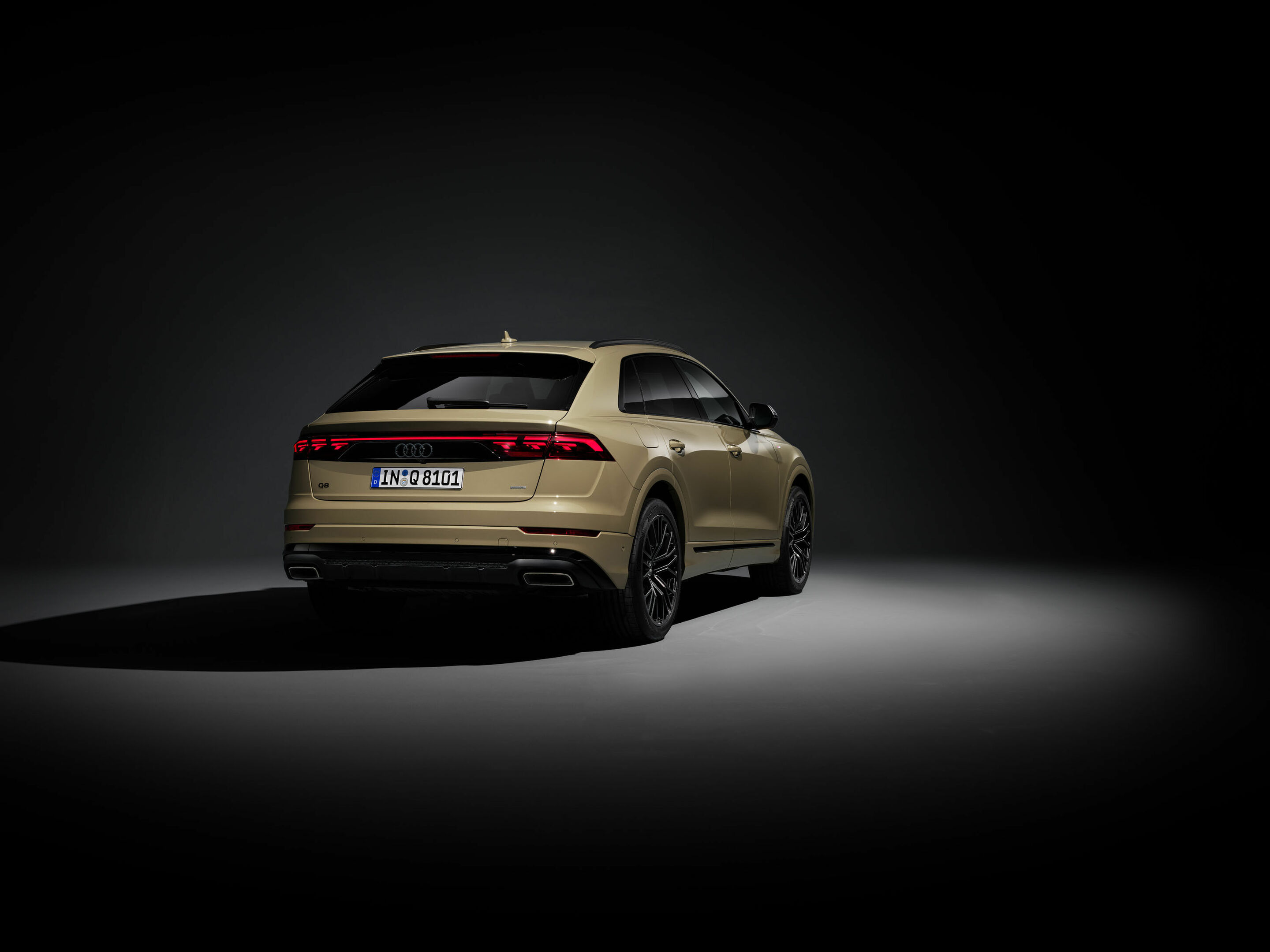 Audi Q8 - Standaufnahme, 
Farbe: Sakhirgold Metallic