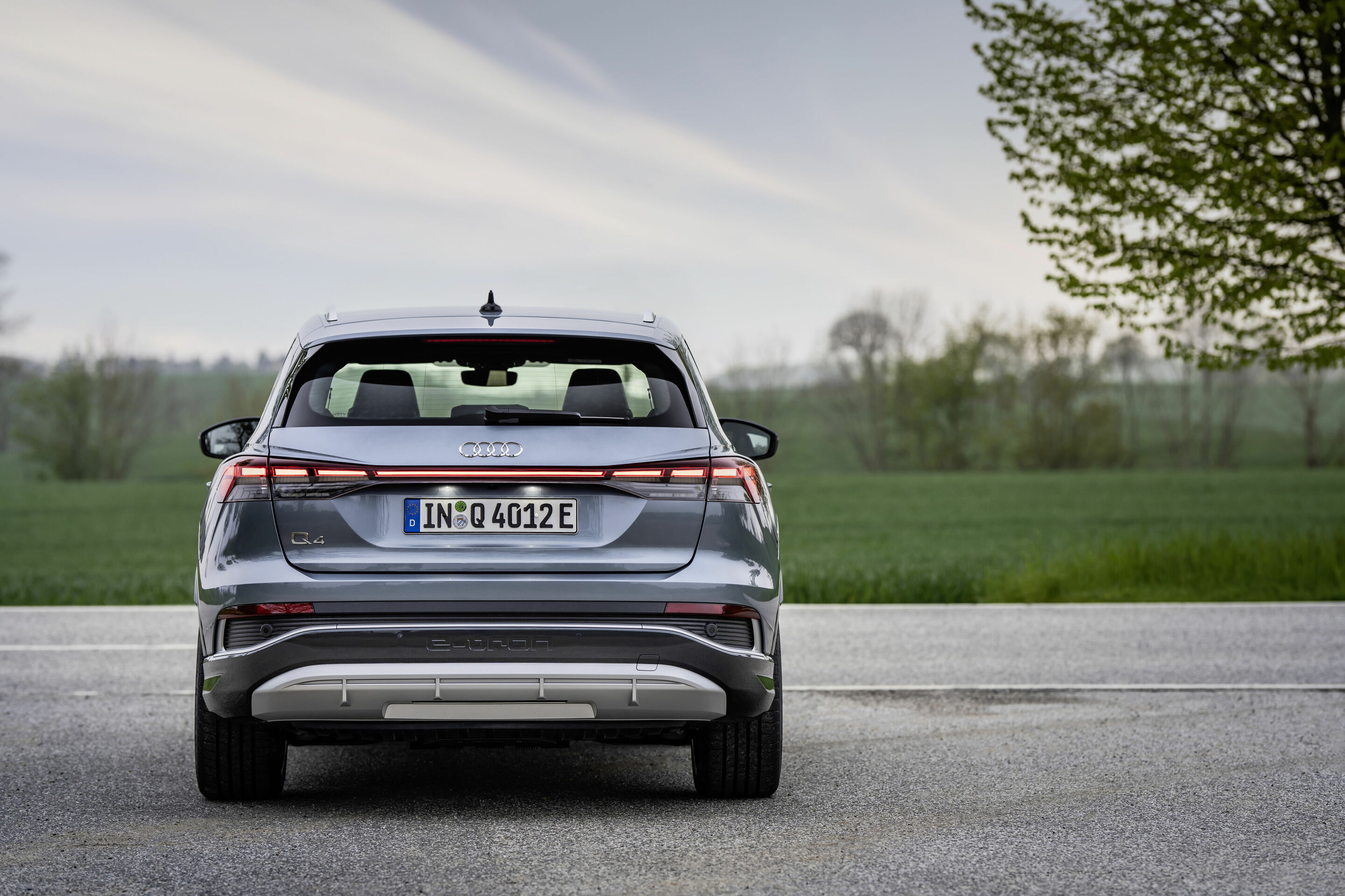 Audi Q4 e-tron - Standaufnahme,
Farbe: Geysirblau