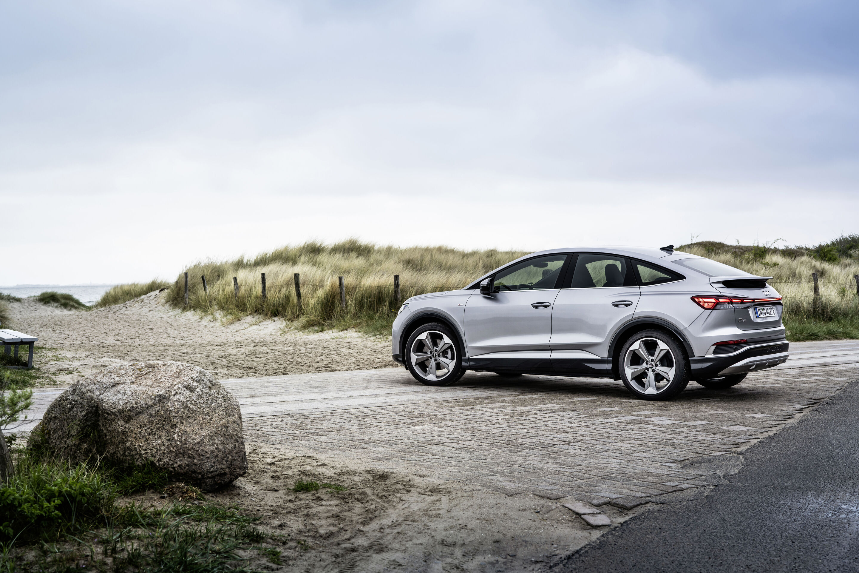 Audi Q4 Sportback e-tron - Standaufnahme,
Farbe: Florettsilber