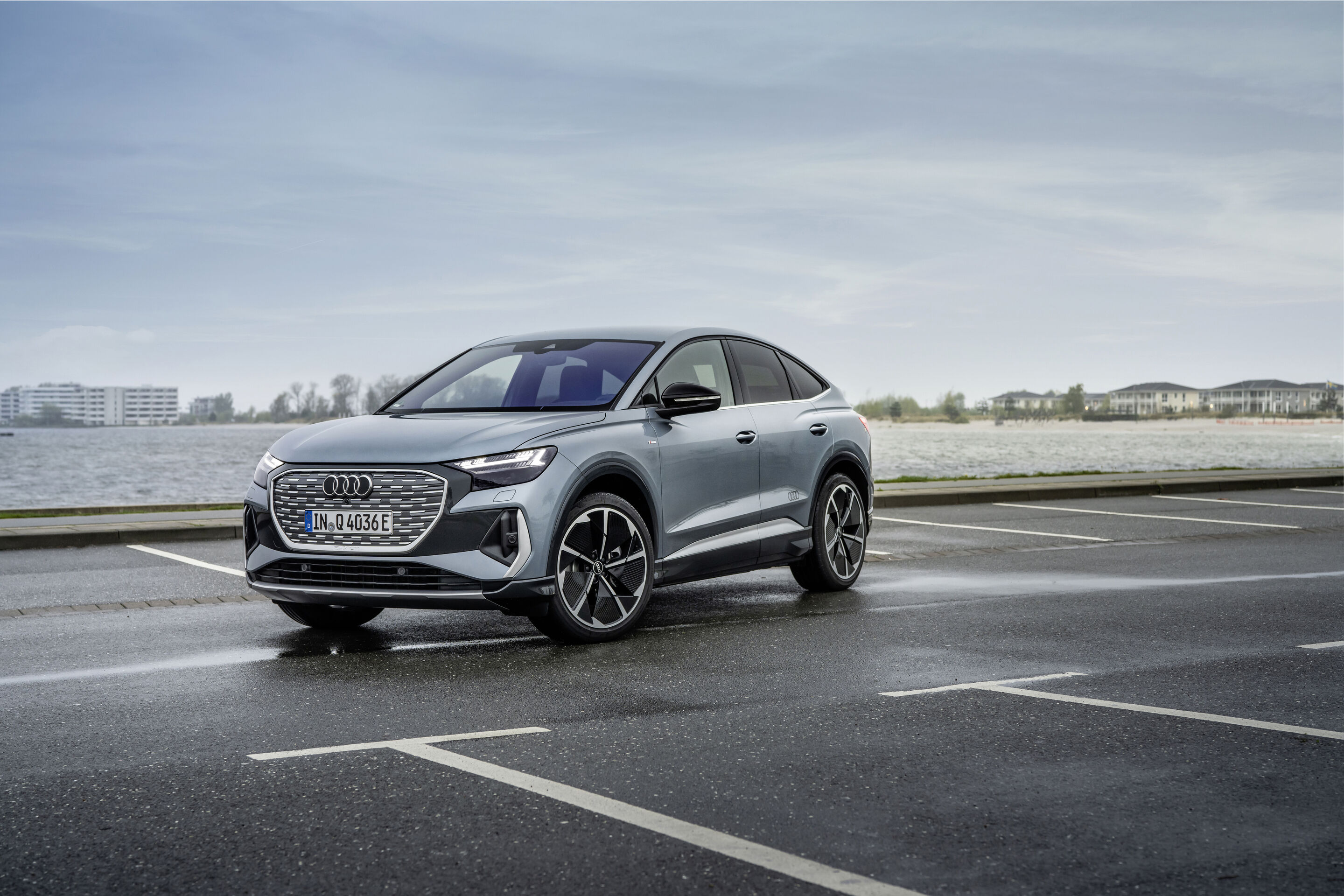 Audi Q4 Sportback e-tron - Standaufnahme,
Farbe: Geysirblau