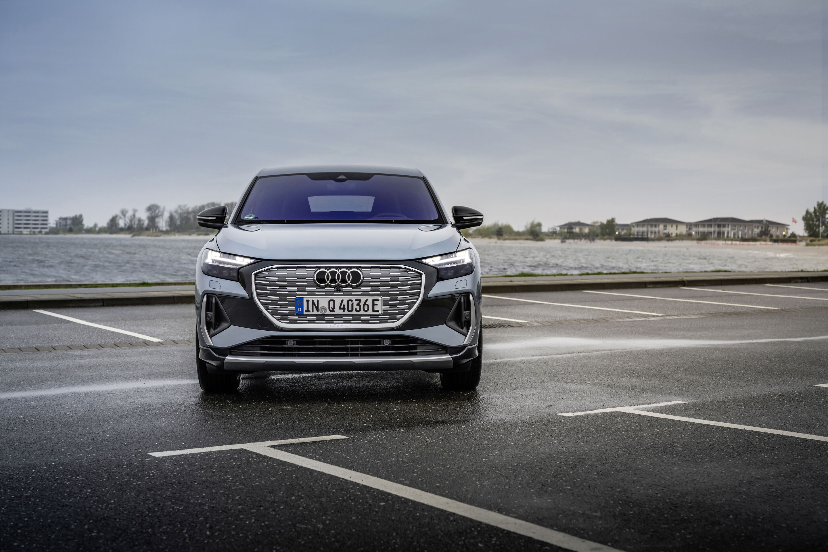 Audi Q4 Sportback e-tron - Standaufnahme,
Farbe: Geysirblau