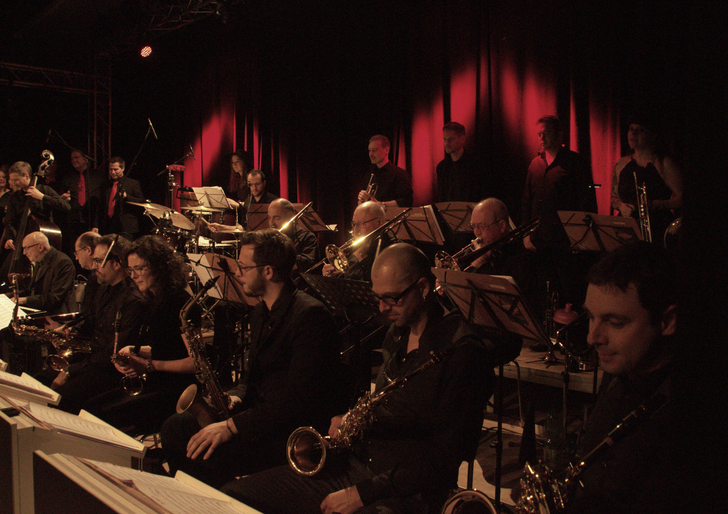 swingIN-Big Band eröffnet neue Jazzsaison im Audi Forum Ingolstadt - Stilistische Offenheit und hohe Kreativität: Die Handschrift der swingIN-Big Band ist unverkennbar.