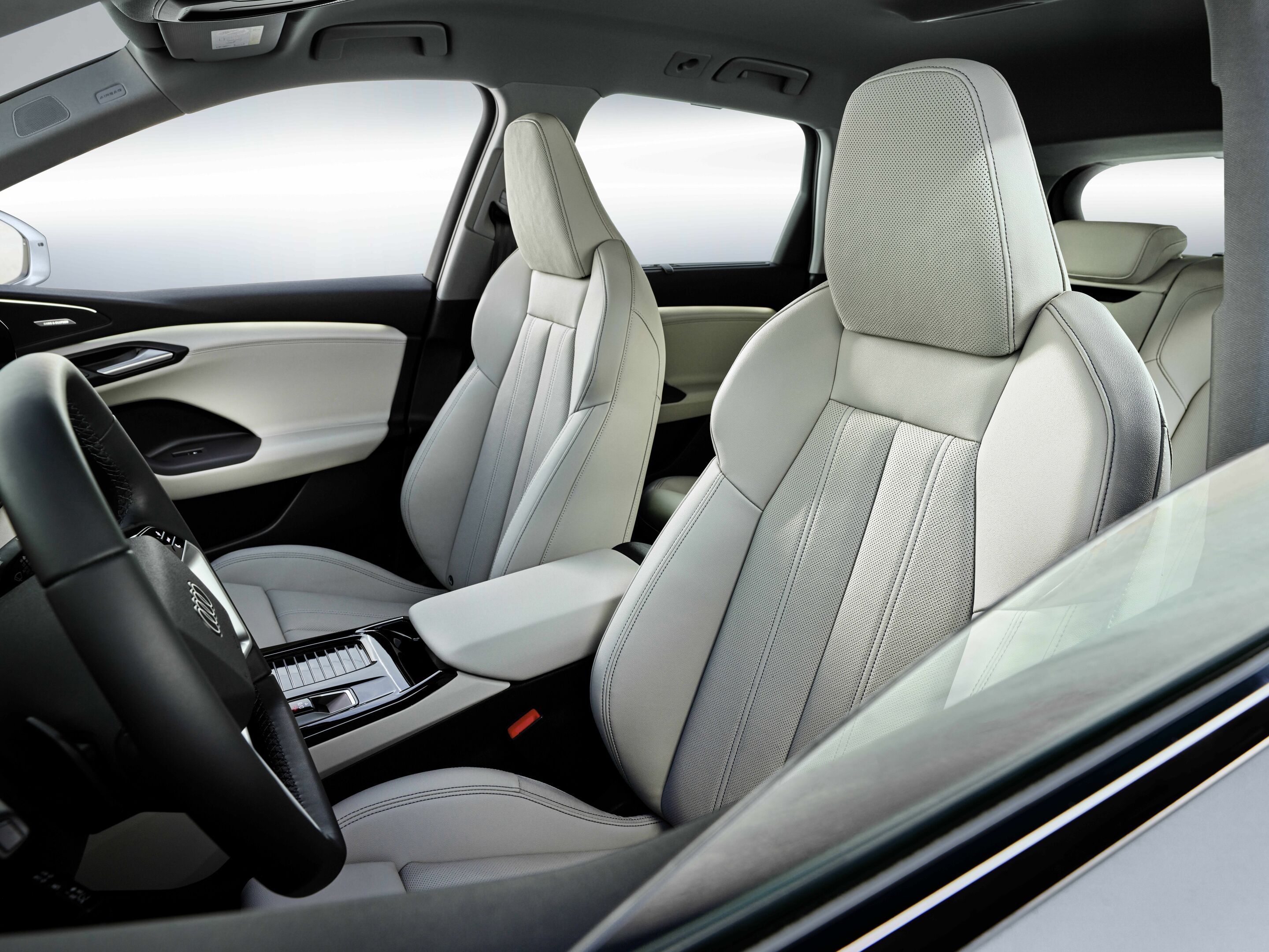 Audi Q6 e-tron - Audi Q6 e-tron Baureihe: der dreidimensionale Aufbau des Interieurs erschafft eine Raumarchitektur, die gestalterisch und ergonomisch perfekt auf die Insassen zugeschnitten ist.