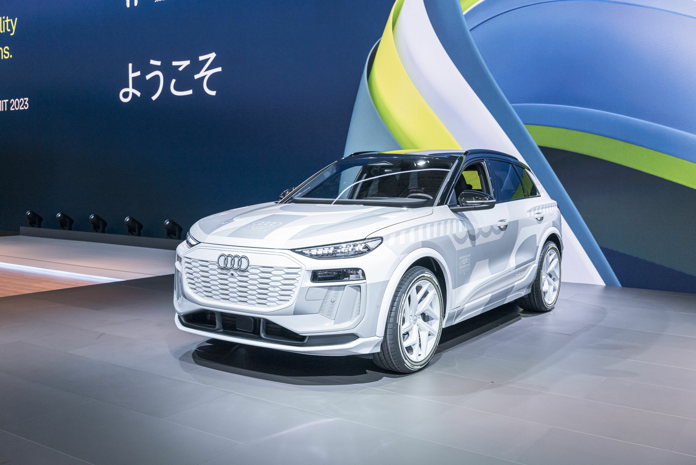 Highlight at the IAA Summit 2023 - The prototype of the Audi Q6 e-tron wearing a striking wrap.