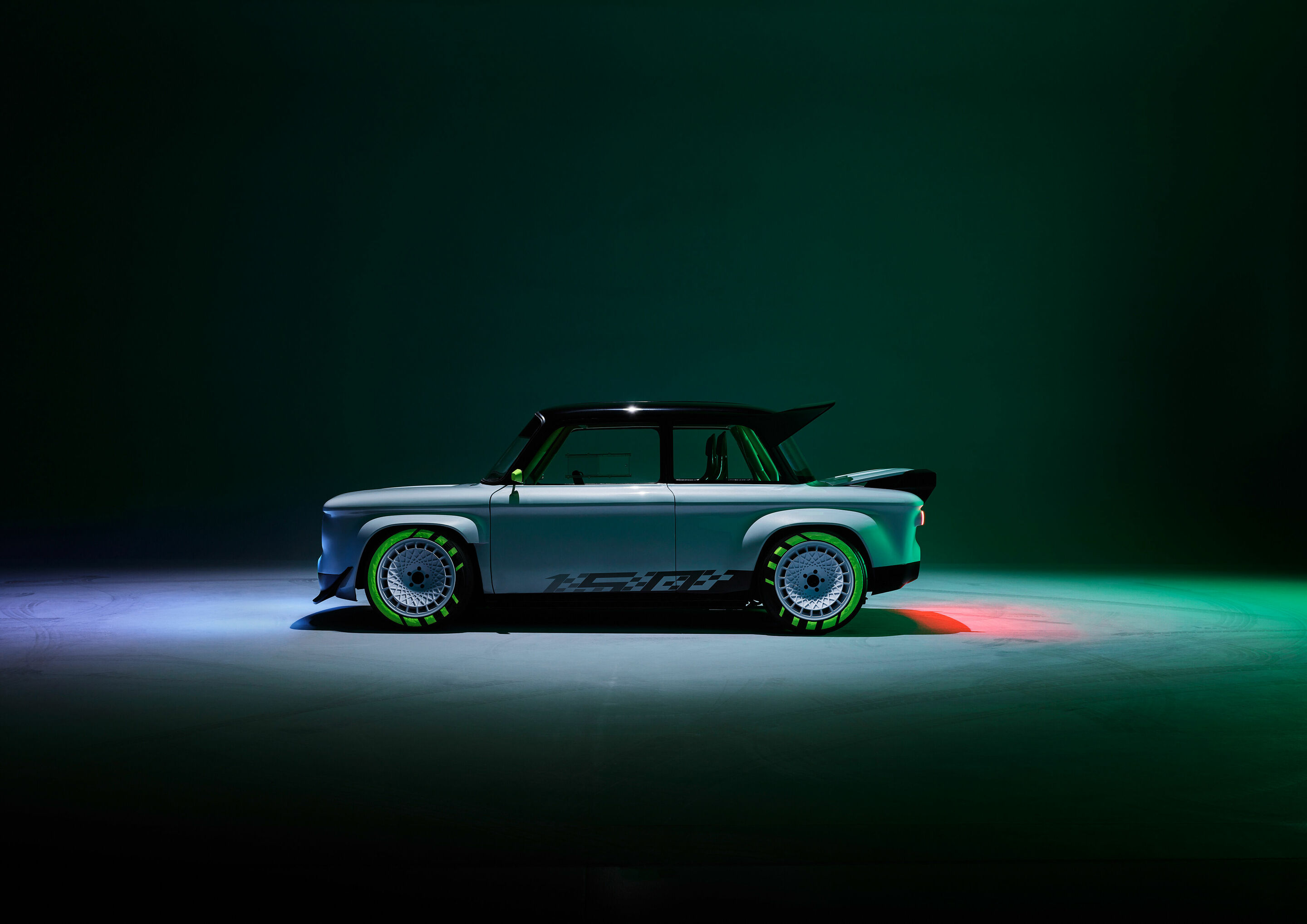 Azubi-Projekt bei Audi Neckarsulm - Zum 150-jährigen Jubiläum der Marke NSU enthüllen Auszubildende von Audi Neckarsulm einen NSU Prinz, den sie zu einem Elektroauto umgebaut haben.