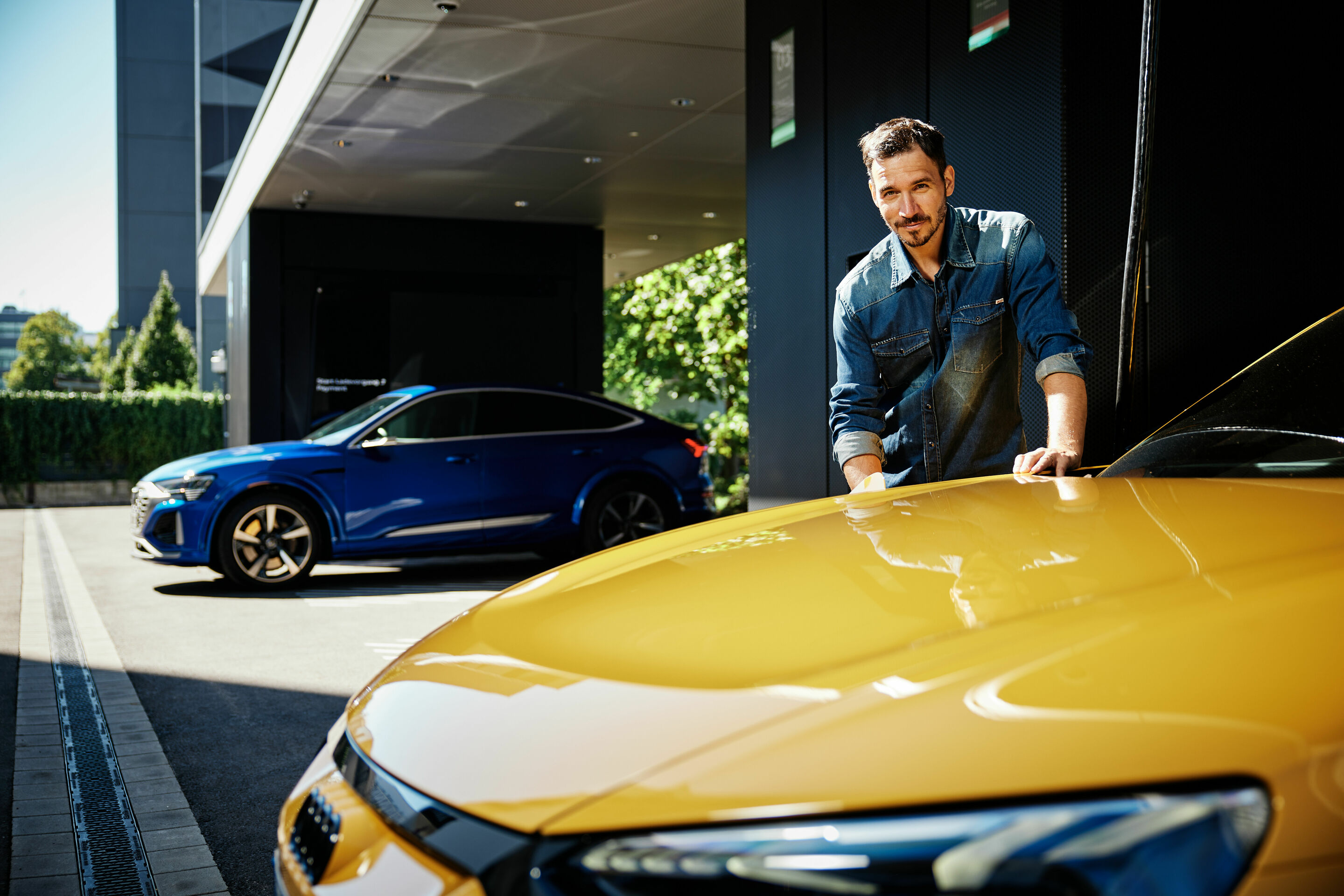 Neuer Audi charging hub in München eröffnet - „Genial, wie einfach das Laden geworden ist“: Markenbotschafter Felix Neureuther zeigt sich begeistert vom Audi charging hub.