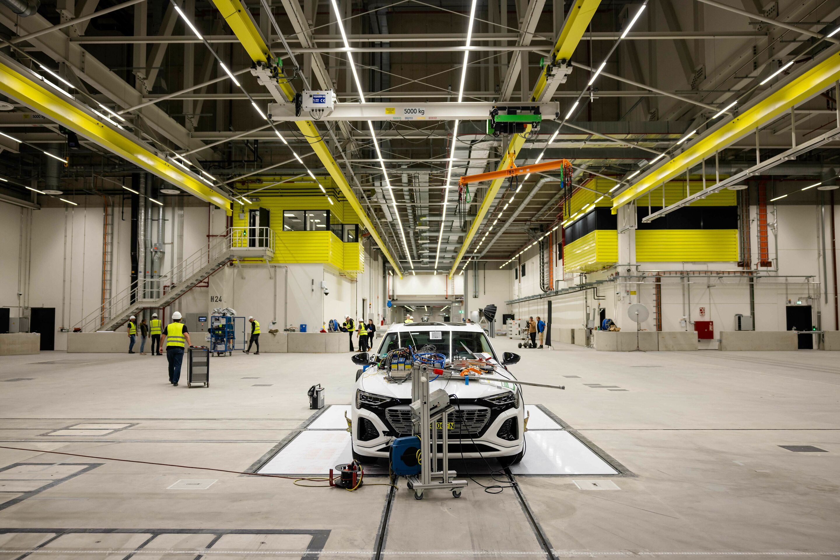 incampus opens in Ingolstadt - Preparations for a crash test at the new Vehicle Safety Center