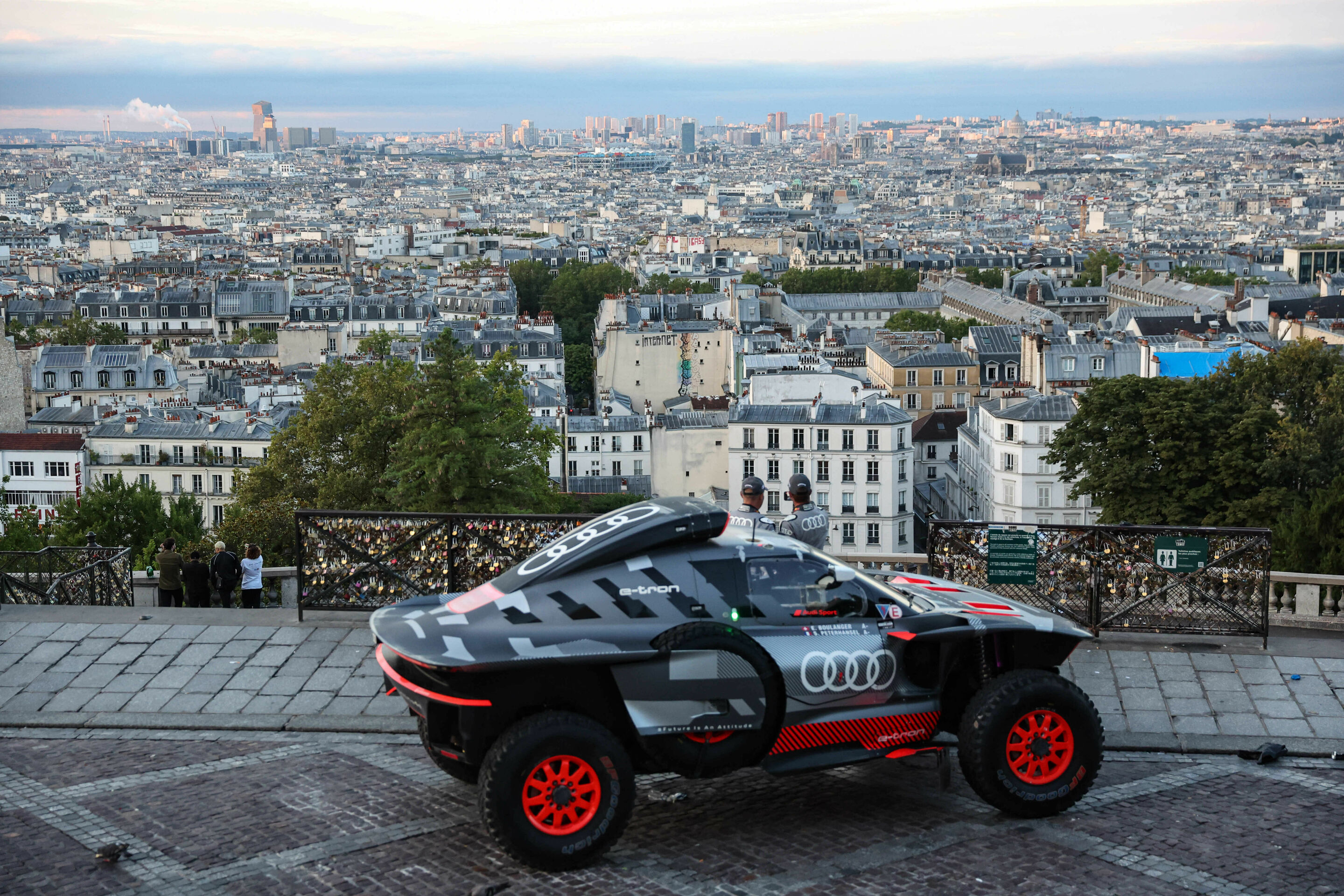 #DakarCityTour 2023: Paris - Audi RS Q e-tron (Team Audi Sport), Stéphane Peterhansel/Edouard Boulanger