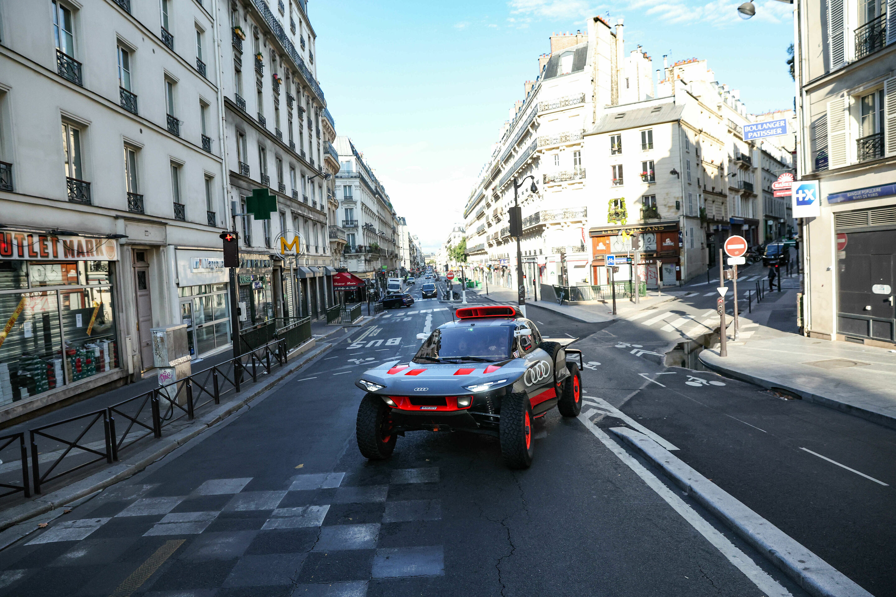 #DakarCityTour 2023: Paris - Audi RS Q e-tron (Team Audi Sport), Stéphane Peterhansel/Edouard Boulanger
