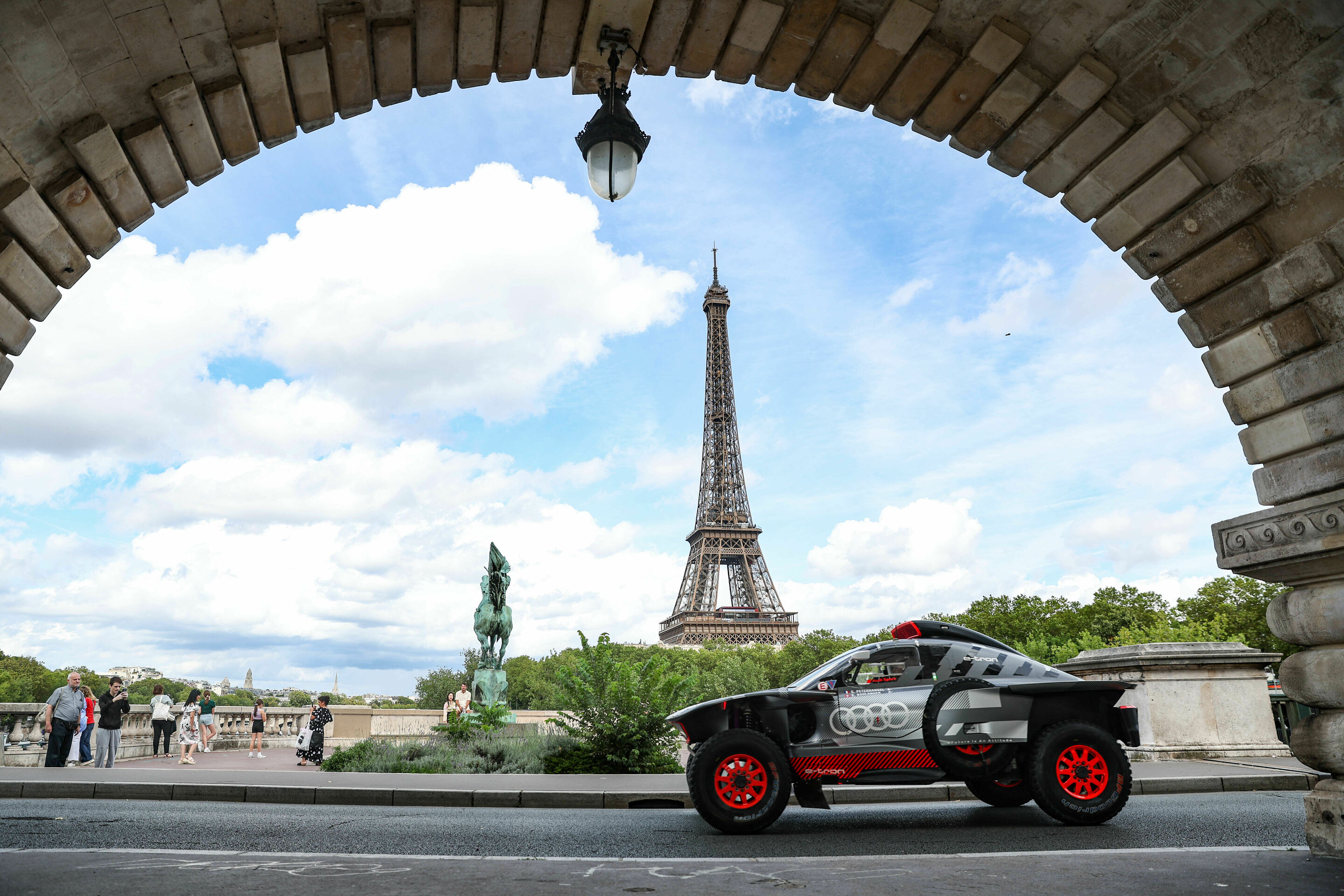 #DakarCityTour 2023: Paris - Audi RS Q e-tron (Team Audi Sport), Stéphane Peterhansel/Edouard Boulanger
