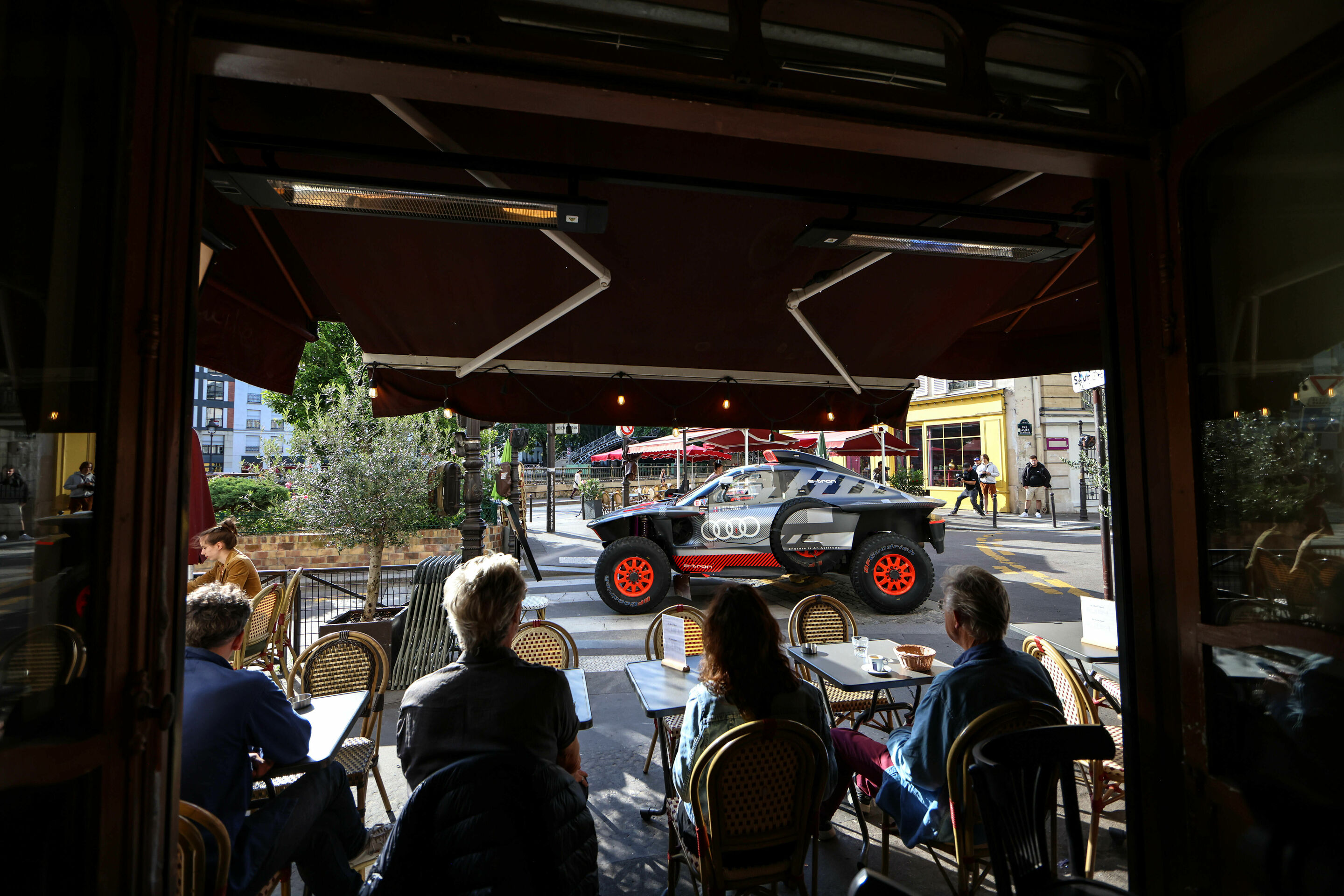 #DakarCityTour 2023: Paris - Audi RS Q e-tron (Team Audi Sport), Stéphane Peterhansel/Edouard Boulanger