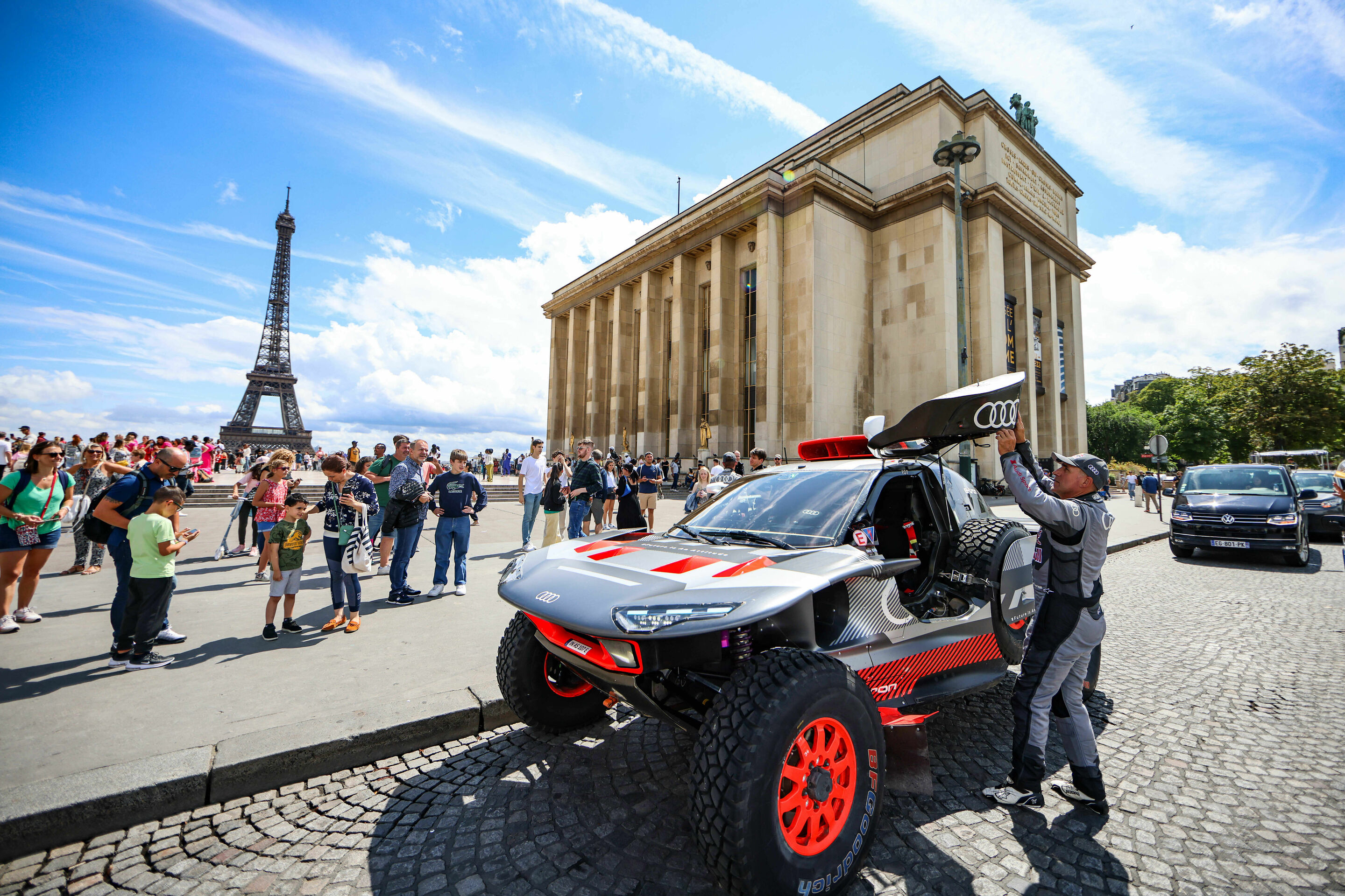 #DakarCityTour 2023: Paris - Audi RS Q e-tron (Team Audi Sport), Stéphane Peterhansel/Edouard Boulanger
