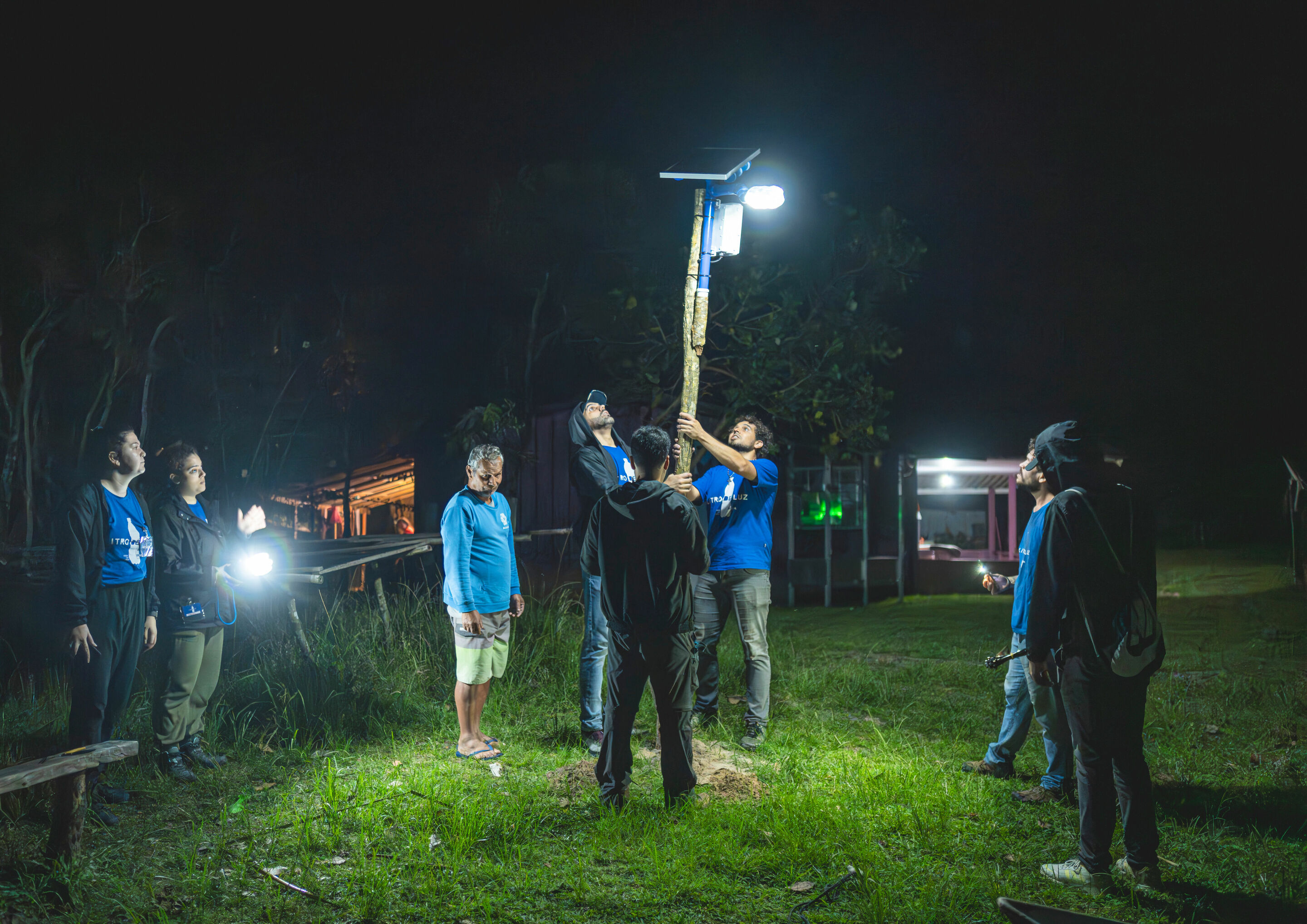 Audi at the One Young World Summit - Audi, Audi do Brasil, the Audi Environmental Foundation and Litro de Luz are installing lampposts and solar lamps in village communities on the southern coast of the state of São Paulo.