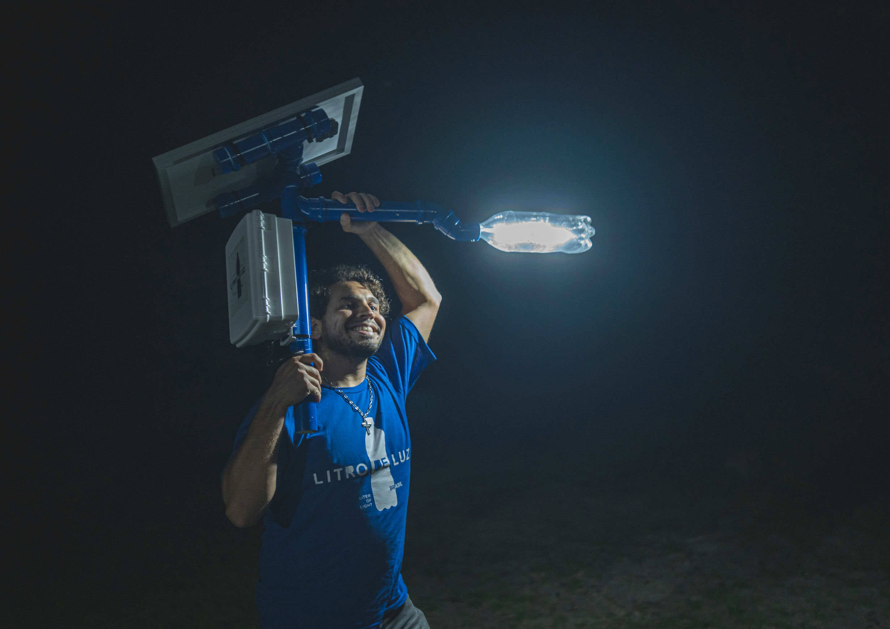 Audi at the One Young World Summit - Audi, Audi do Brasil, the Audi Environmental Foundation and Litro de Luz are installing lampposts and solar lamps in village communities on the southern coast of the state of São Paulo.