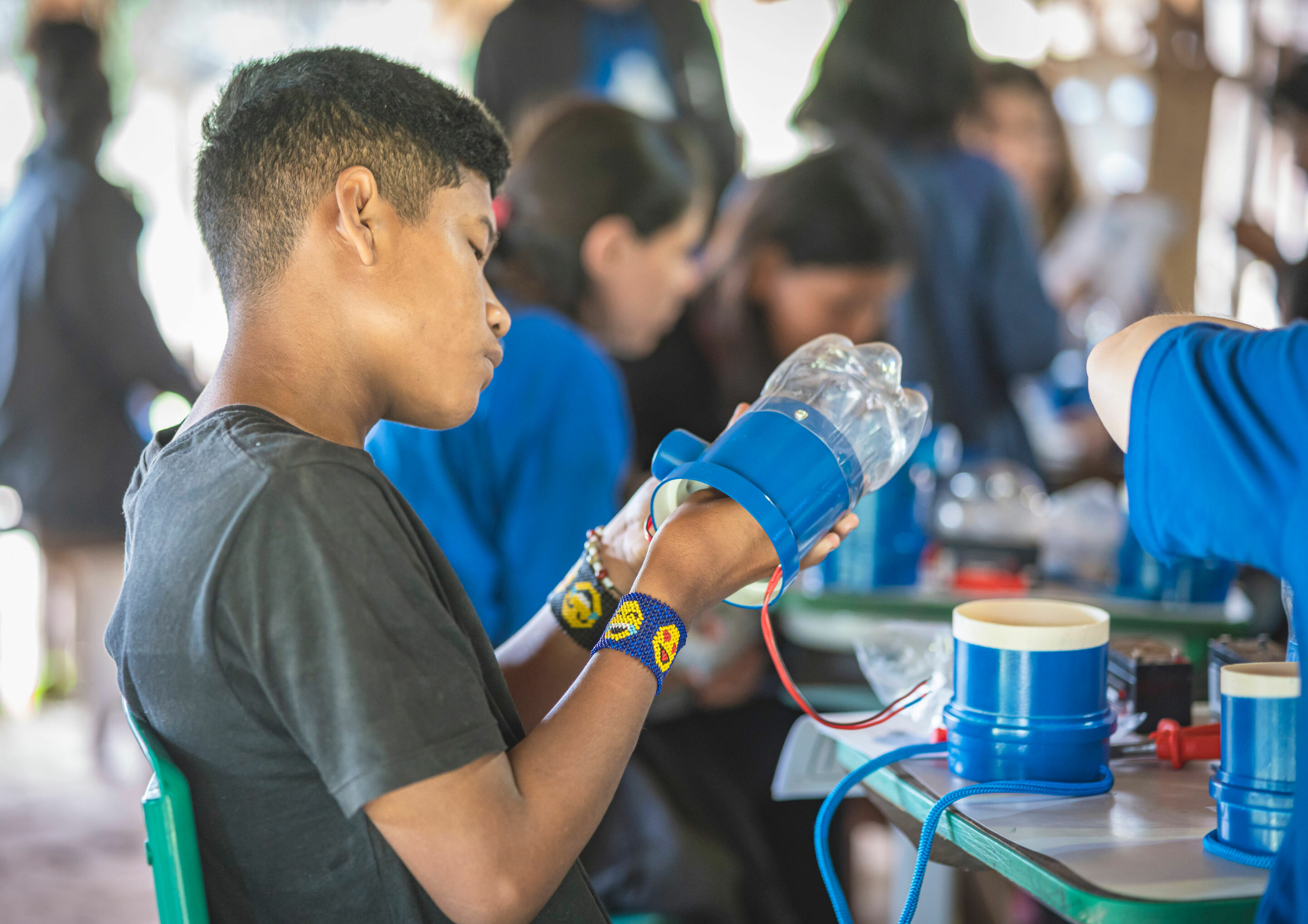 Audi at the One Young World Summit - Audi, Audi do Brasil, the Audi Environmental Foundation and Litro de Luz are installing lampposts and solar lamps in village communities on the southern coast of the state of São Paulo.