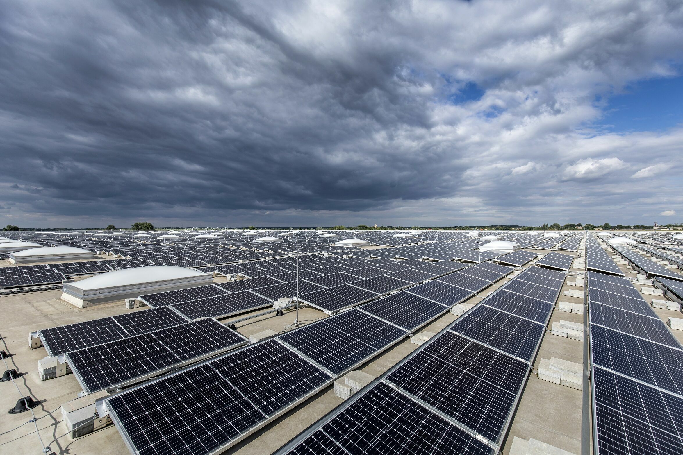Audi Ingolstadt fertigt ab 2024 bilanziell CO2-neutral - Im Werk Ingolstadt wurden bisher 23.000 Quadratmeter Photovoltaik installiert.