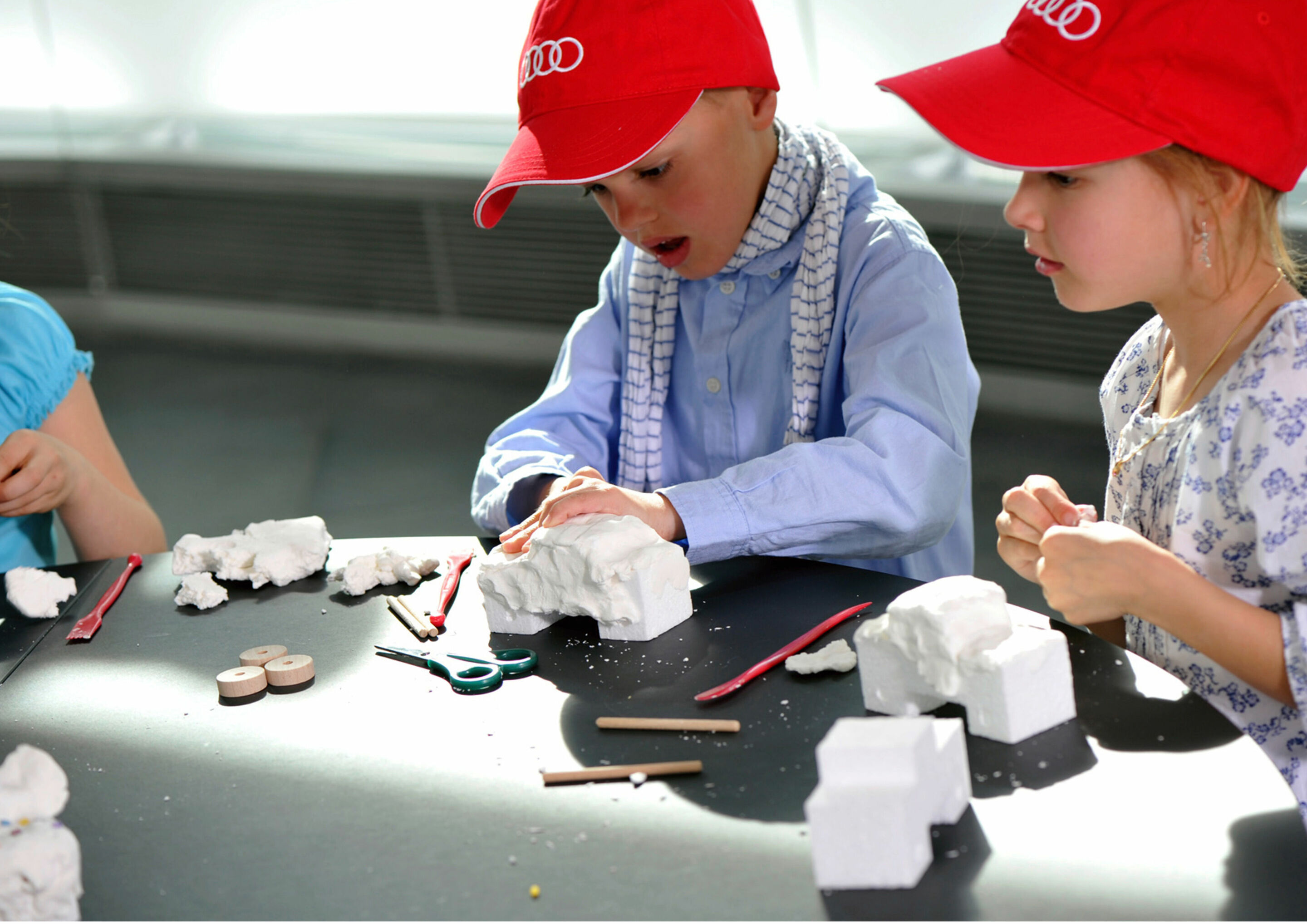 Bionik – Leichtbau für kleine Forschende - Im Audi museum mobile erleben Kinder Leichtbau und Bionik interaktiv, spannend und hautnah.