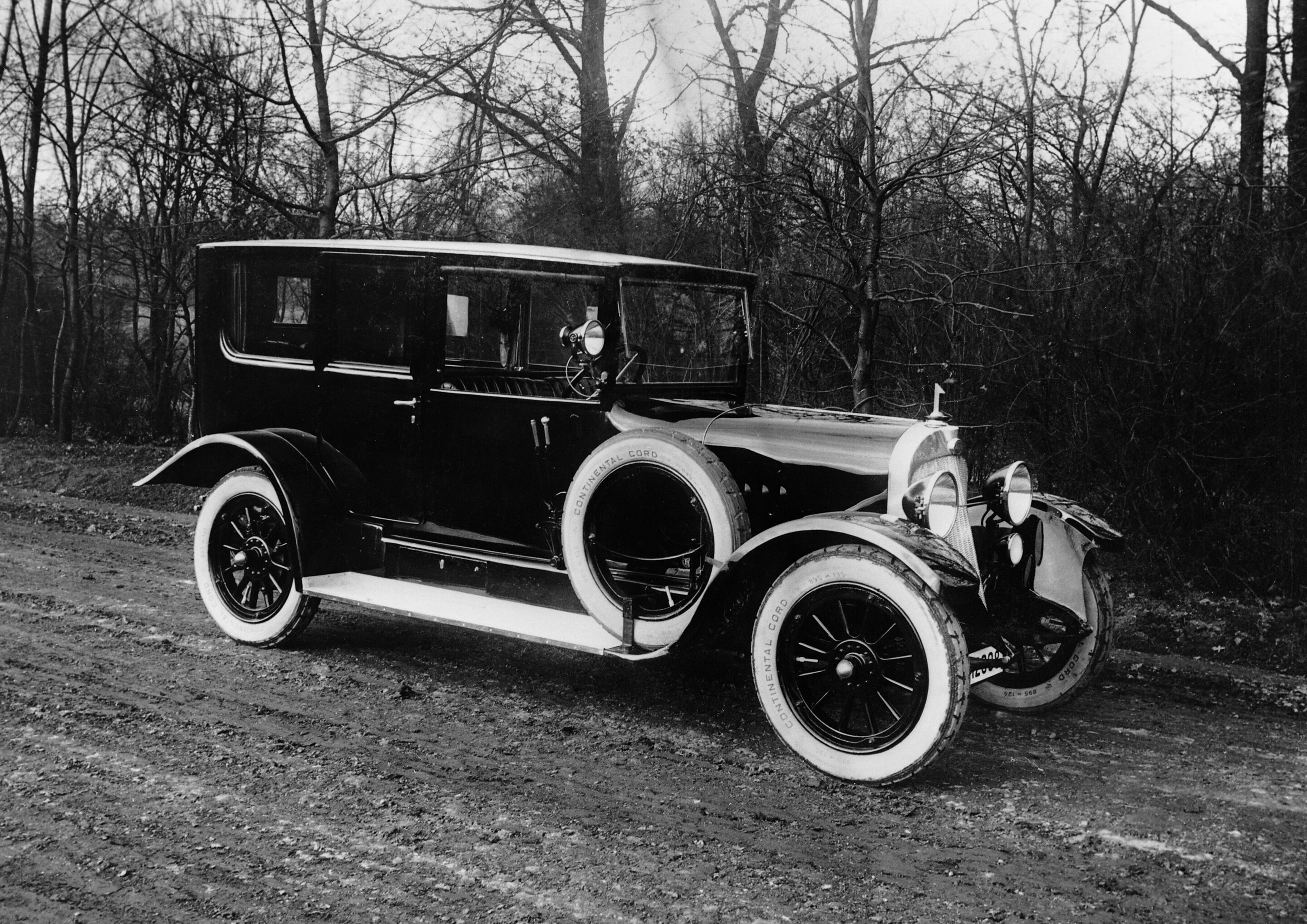 “Audi, 1909 to 1940 – the cars, the brand, the company” - Audi Type E, 22/55 PS, 5.7 liter four-cylinder inline engine, 55 PS.
