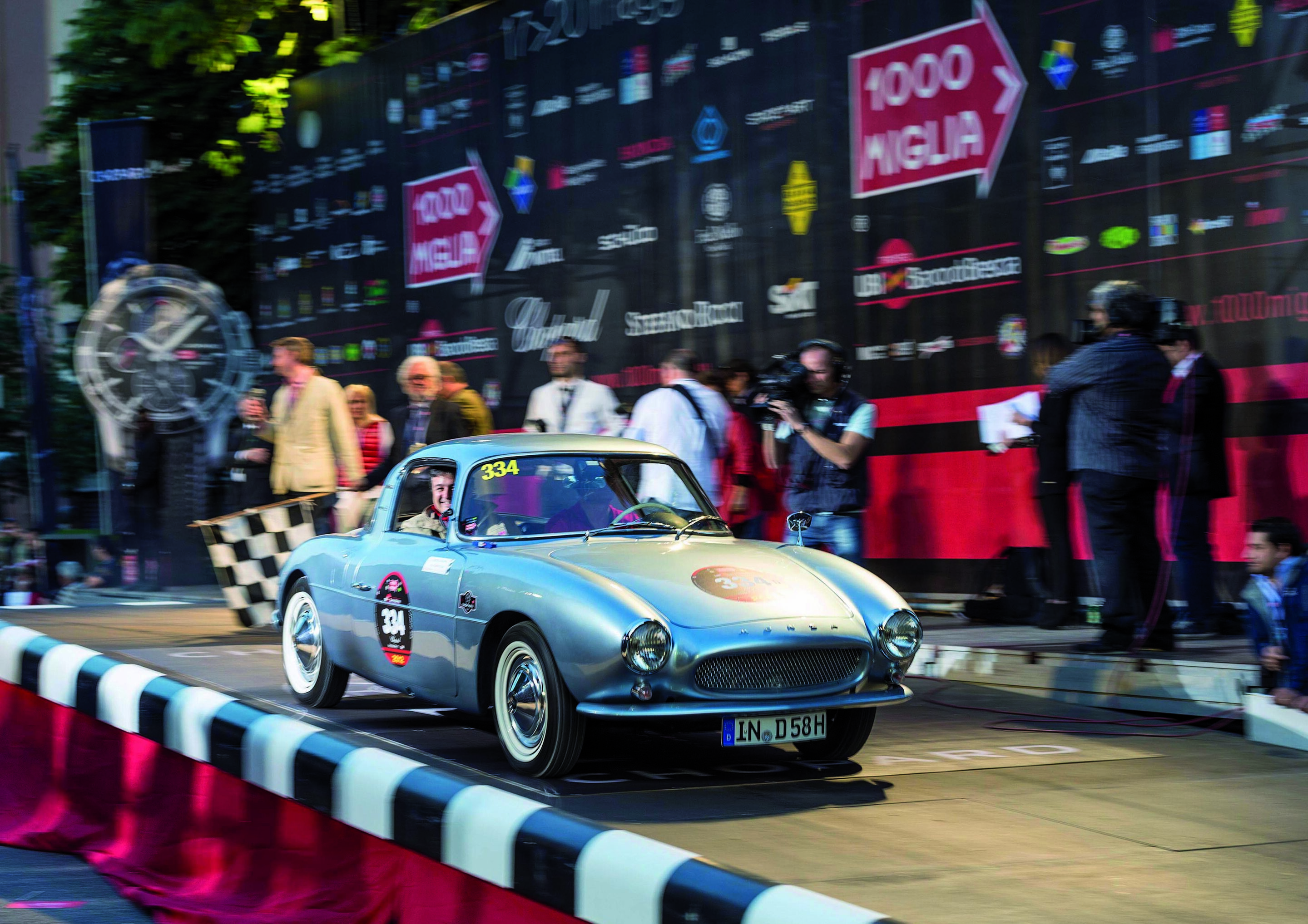Audi Mille Miglia 2012 - Jetzt geht´s los: Start zur Mille Miglia für den DKW Monza auf der Viale Venezia in Brescia.