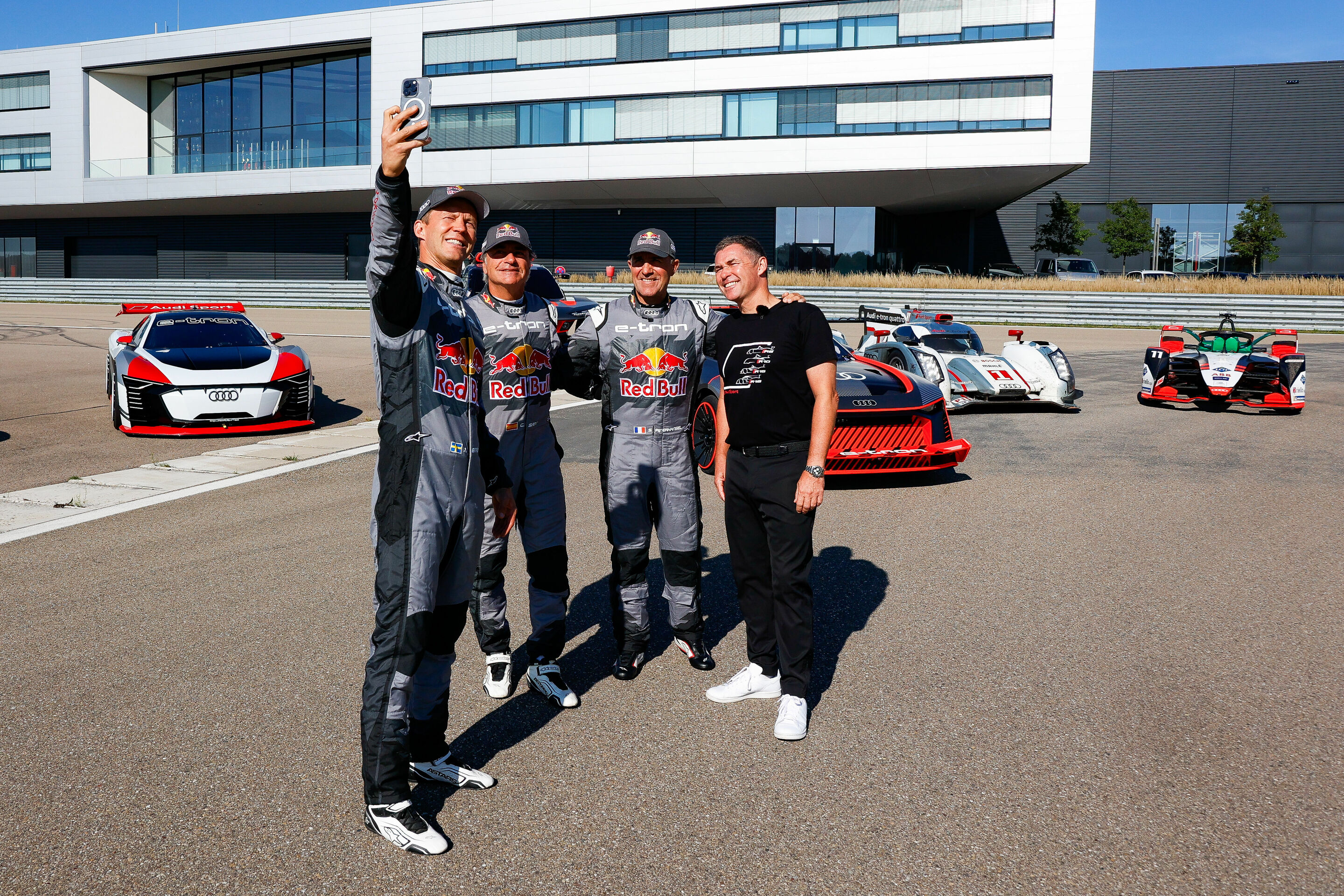 e-tron on track 2023 - Mattias Ekström, Carlos Sainz, Stéphane Peterhansel, Tom Kristensen, Audi e-tron Vision Gran Turismo, Audi RS Q e-tron, Audi S1 e-tron quattro Hoonitron, Audi R18 e-tron quattro, Audi e-tron FE07