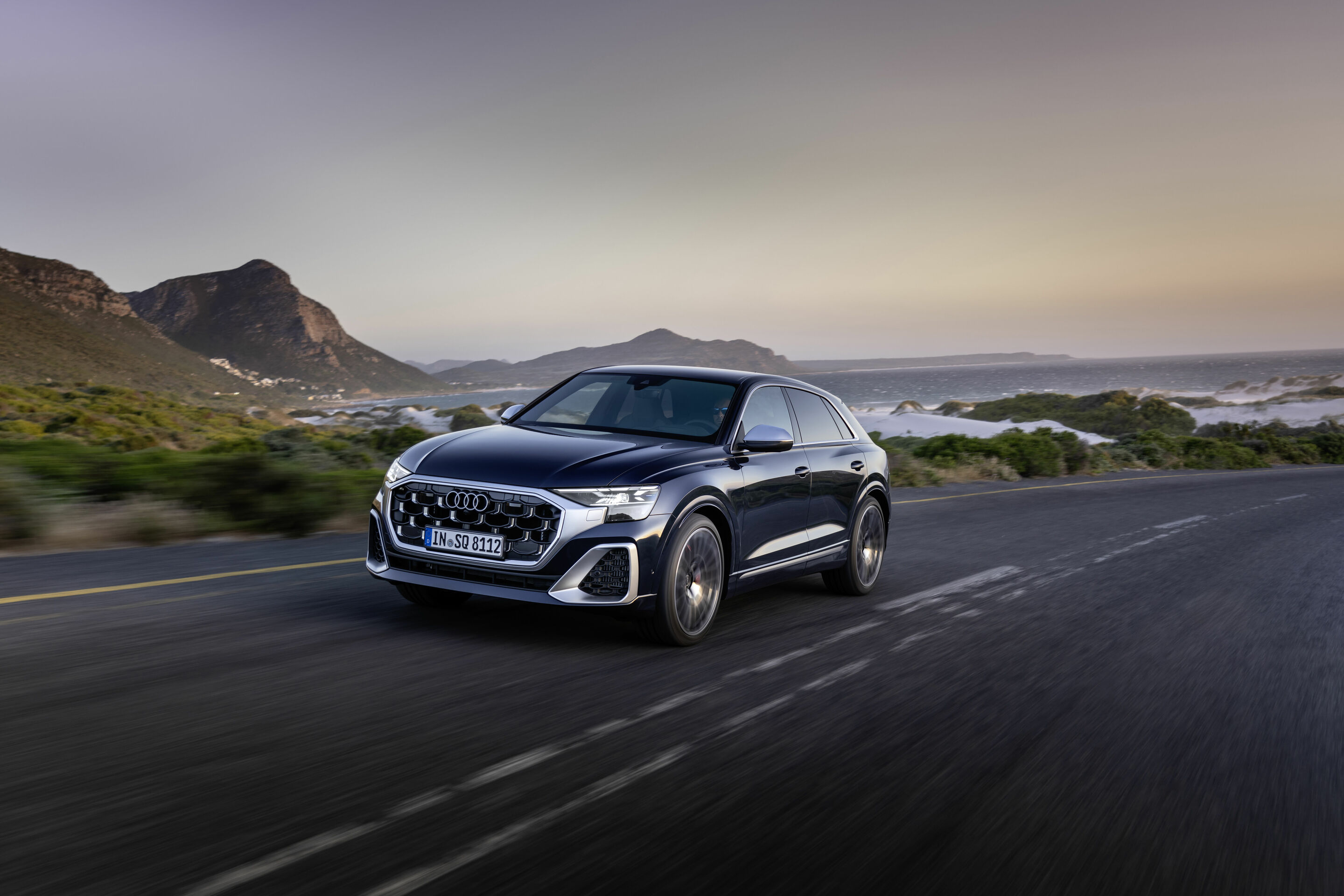 Audi SQ8 TFSI - Dynamic photo,
Colour: Waitomo blue