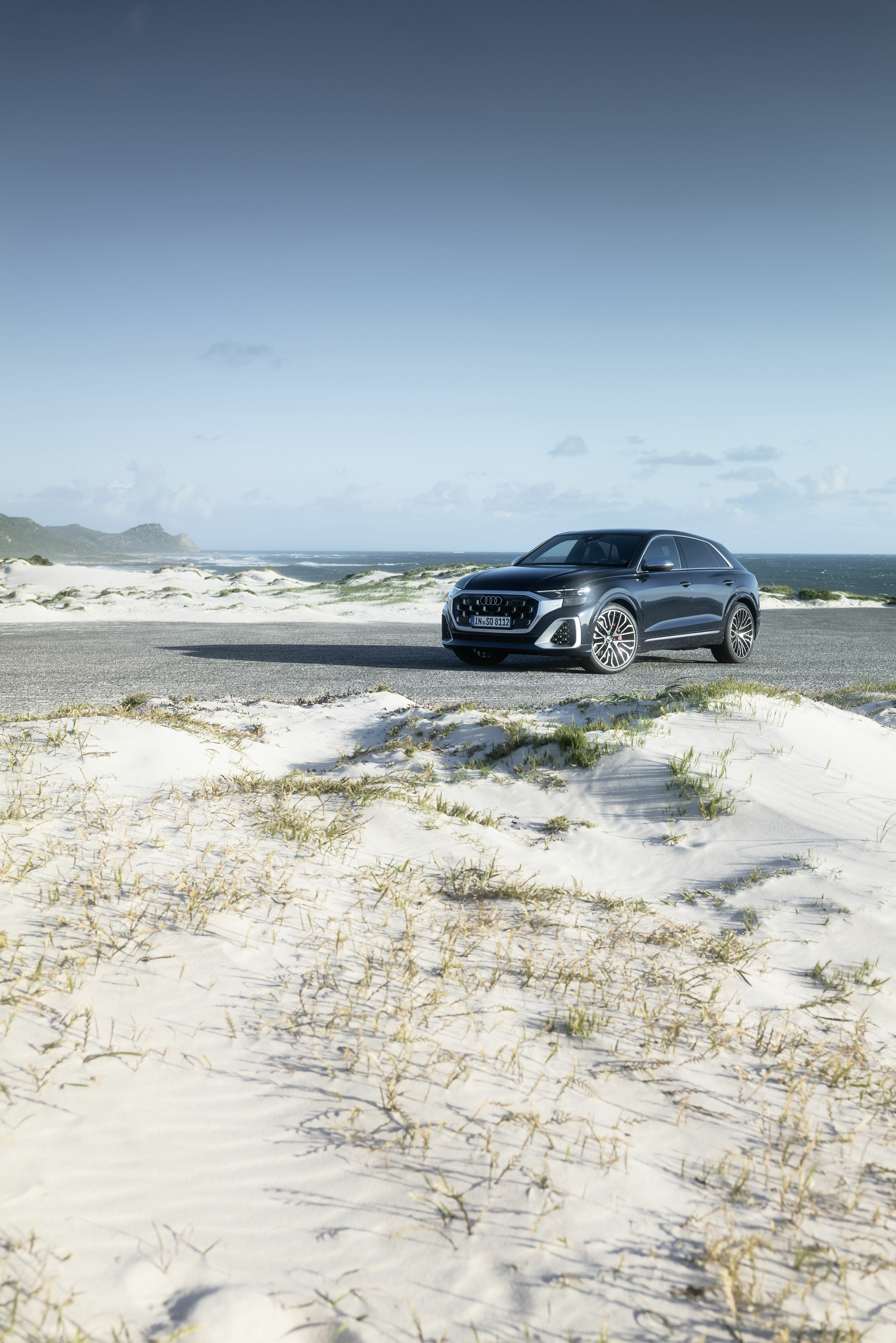 Audi SQ8 TFSI - Standaufnahme,
Farbe: Waitomoblau