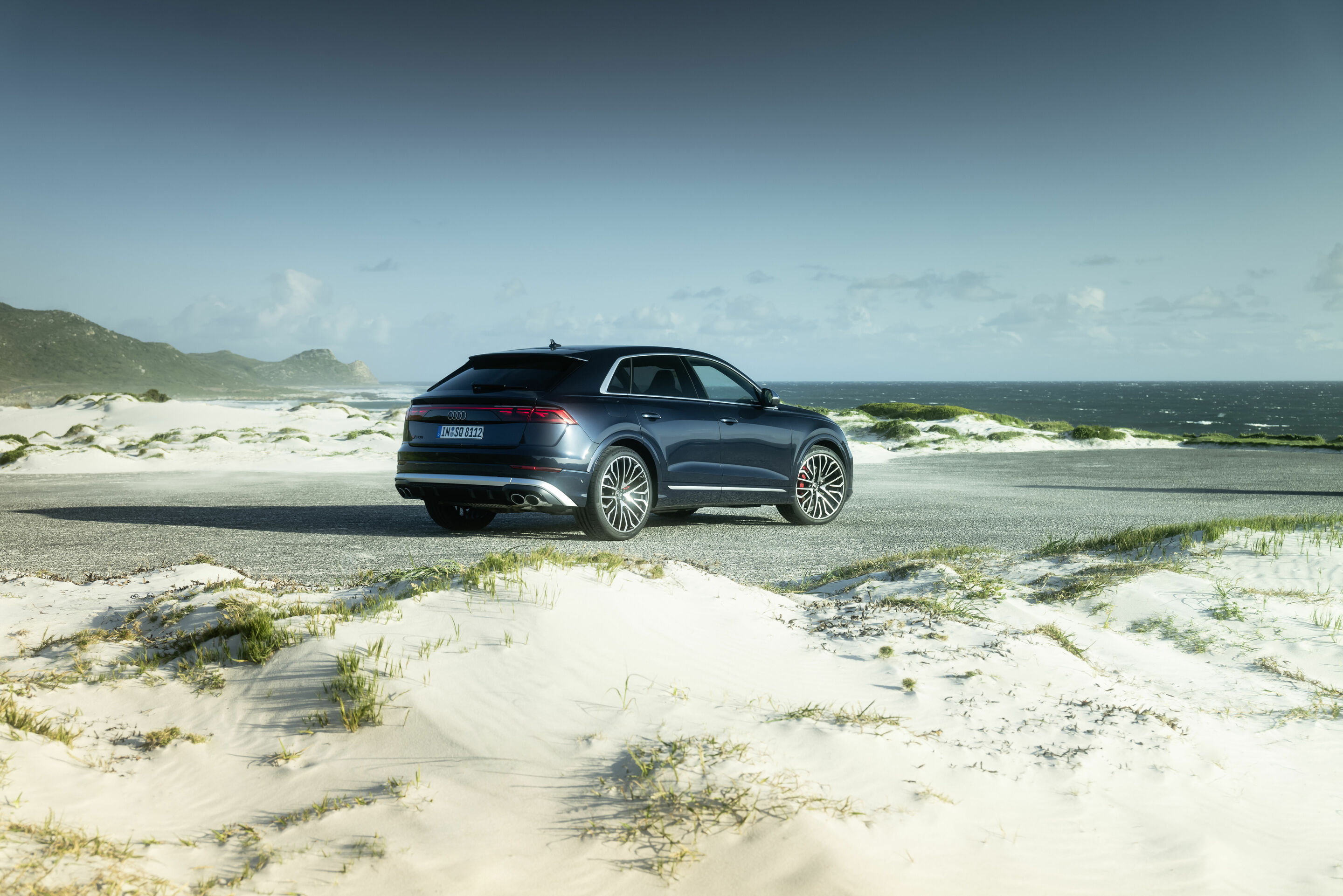 Audi SQ8 TFSI - Standaufnahme,
Farbe: Waitomoblau