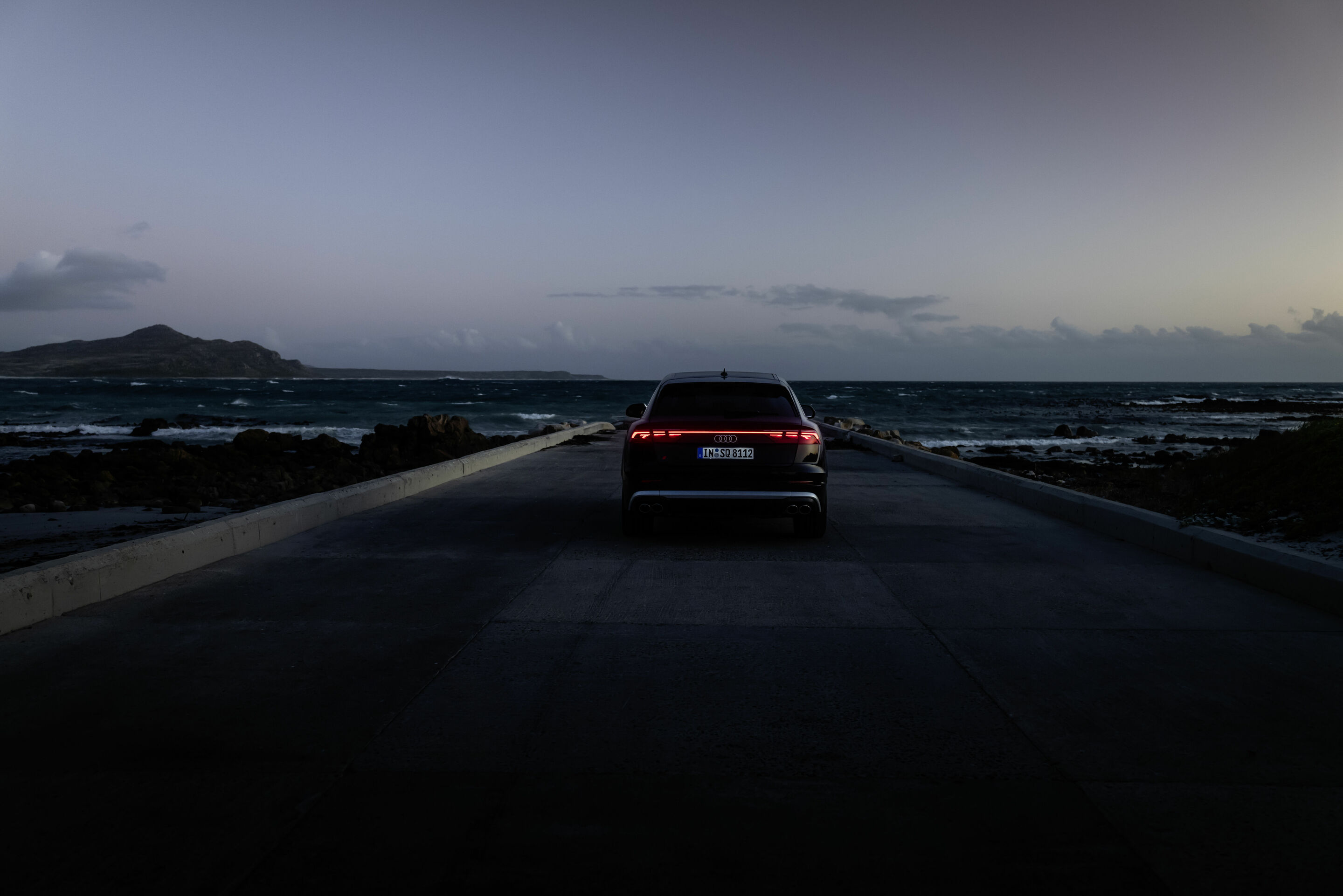 Audi SQ8 TFSI - Standaufnahme,
Farbe: Waitomoblau