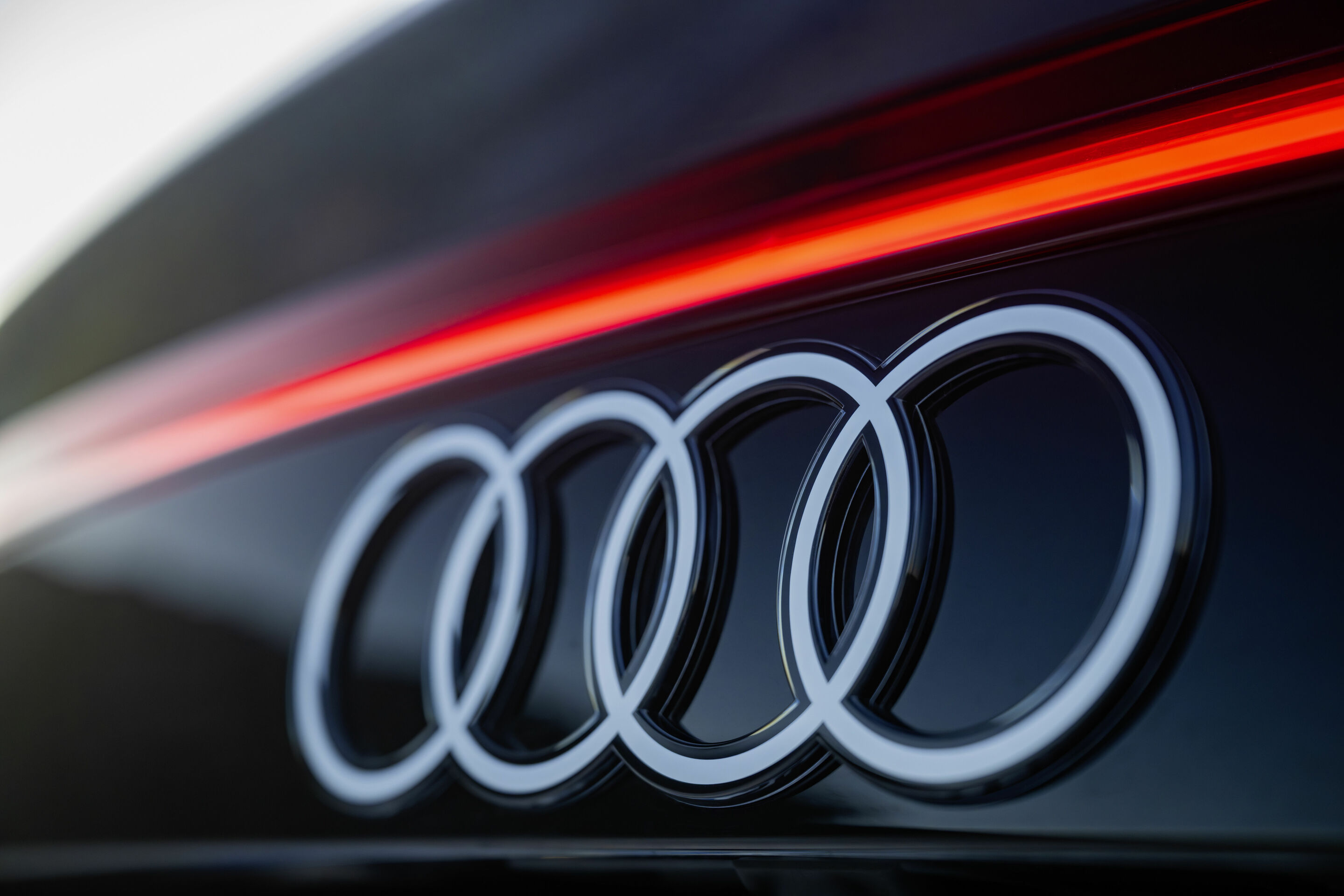 Audi SQ8 TFSI - Detail,
Farbe: Waitomoblau