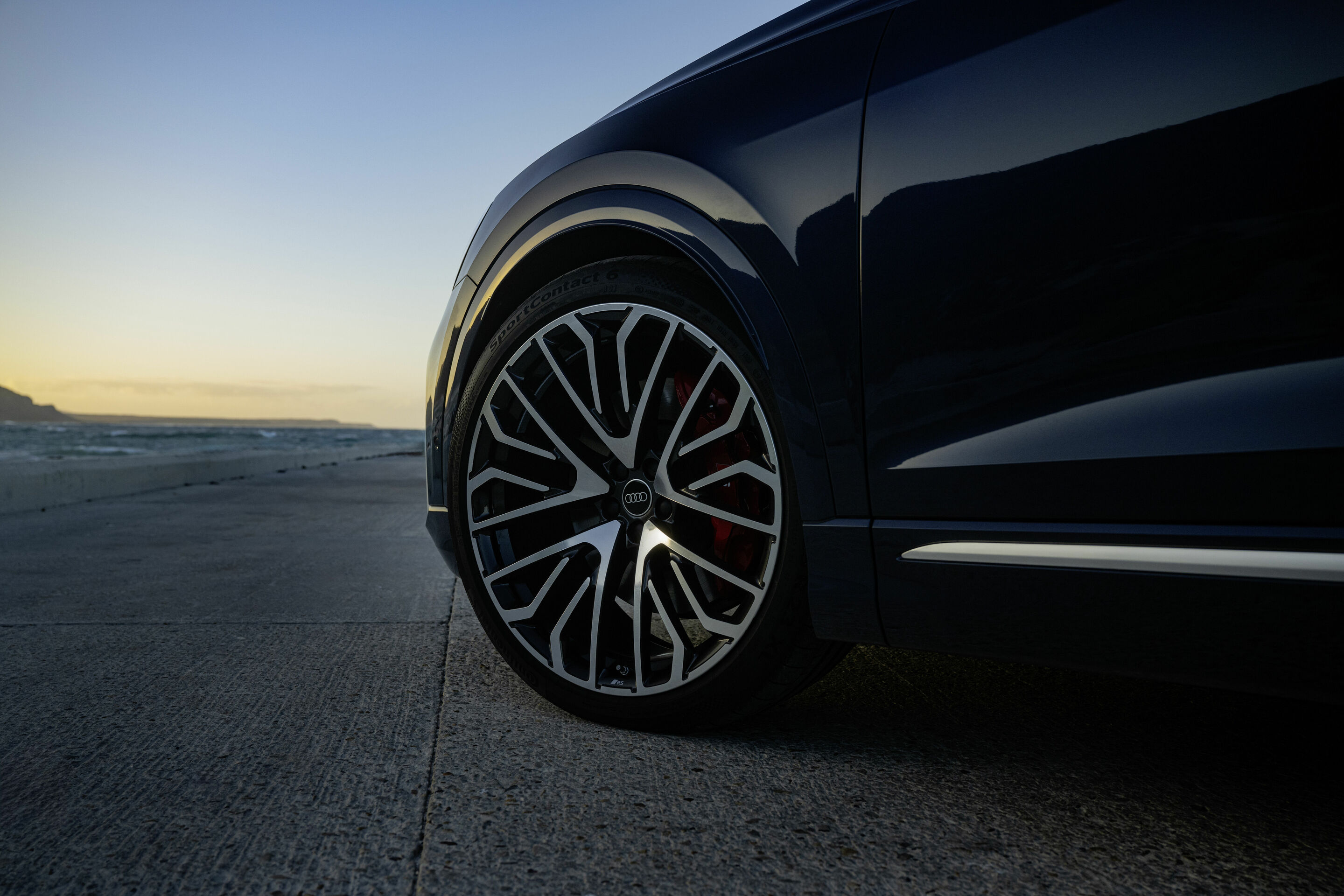 Audi SQ8 TFSI - Detail,
Farbe: Waitomoblau