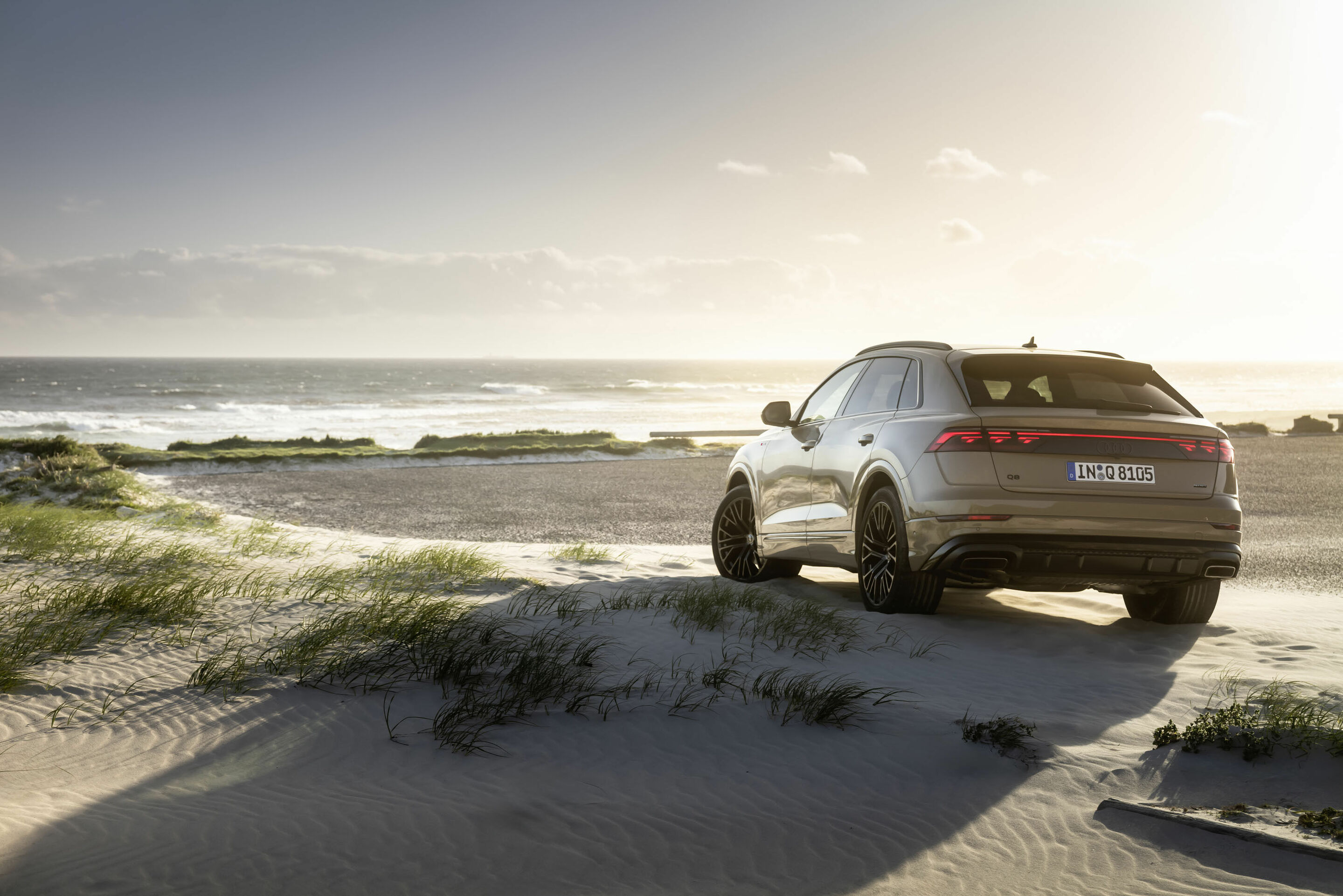 Audi Q8 - Standaufnahme,
Farbe: Sakhirgold Metallic