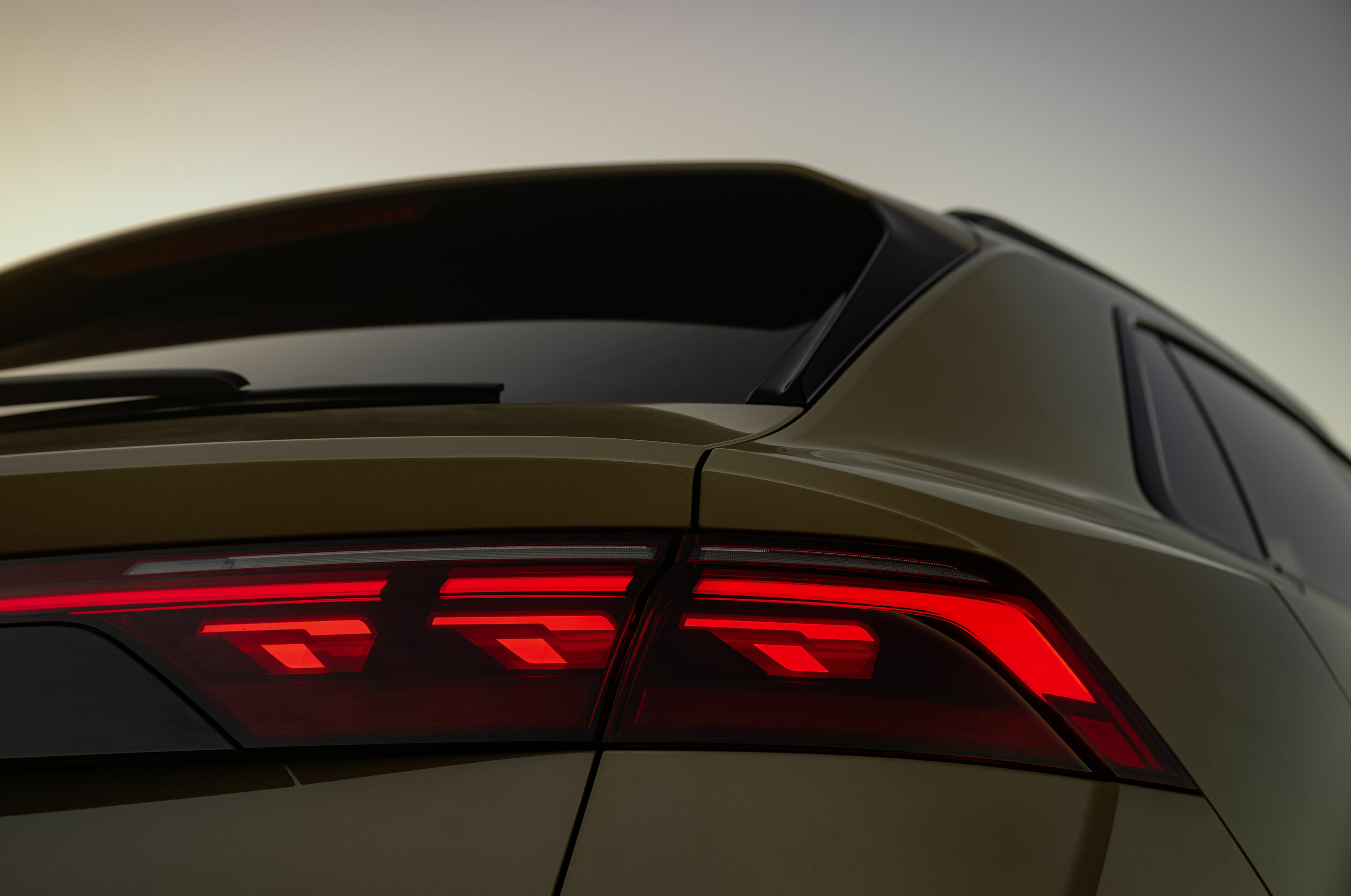 Audi Q8 - Detail,
Farbe: Sakhirgold Metallic