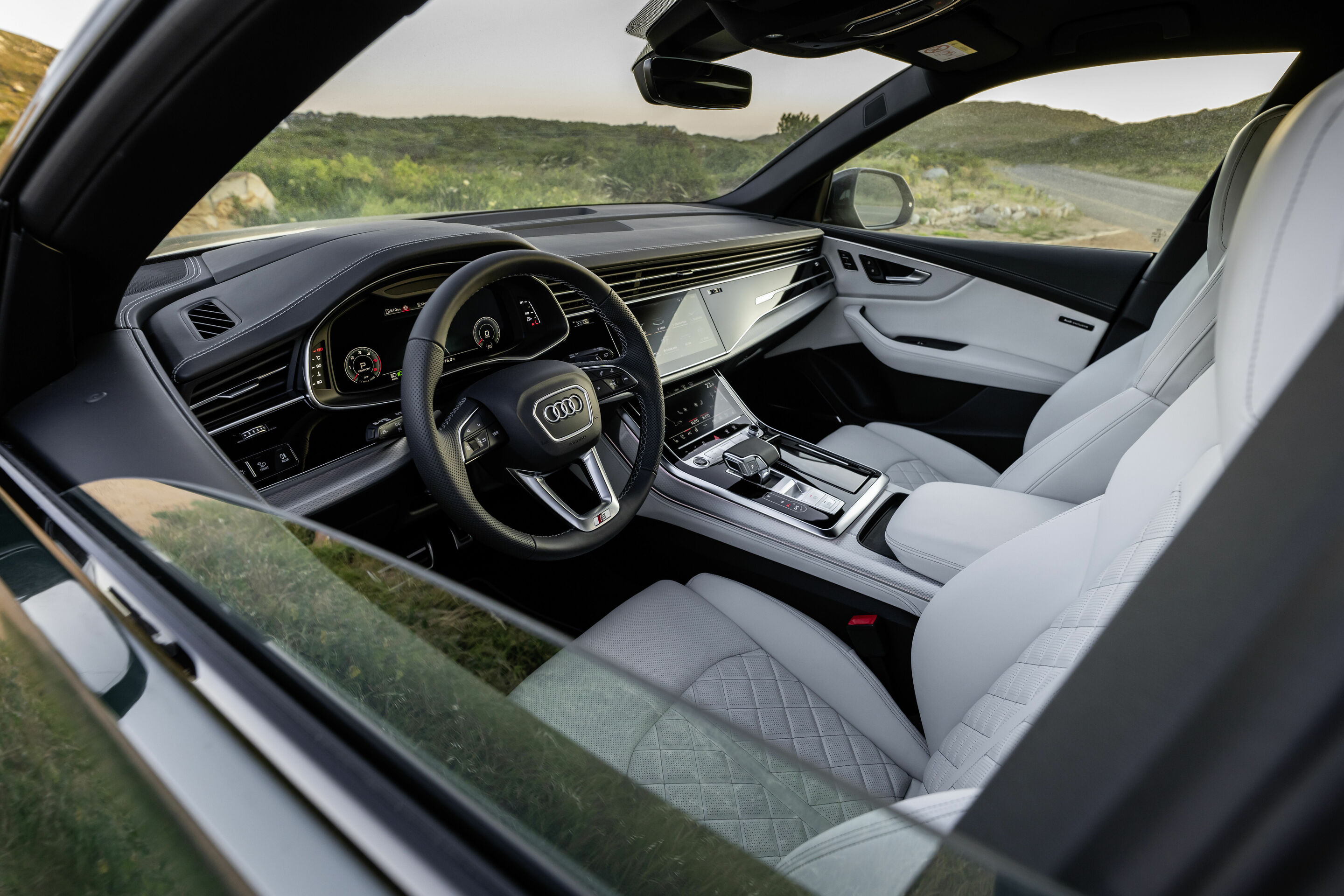 Audi Q8 - Interior,
Valcona leather upholstery Audi exclusive (Diamond silver with contrast stitching Jet grey)
