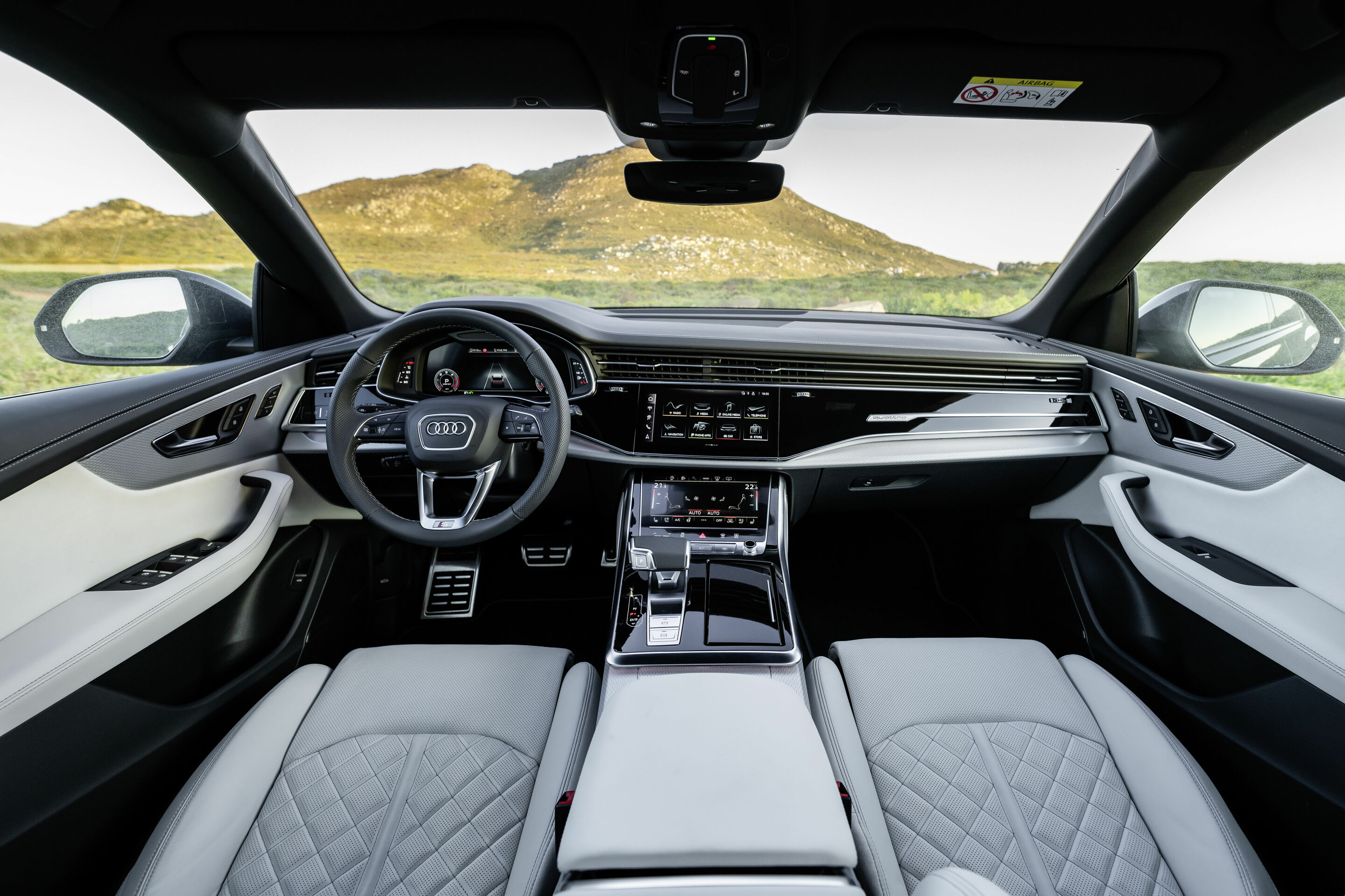 Audi Q8 - Interior,
Valcona leather upholstery Audi exclusive (Diamond silver with contrast stitching Jet grey)