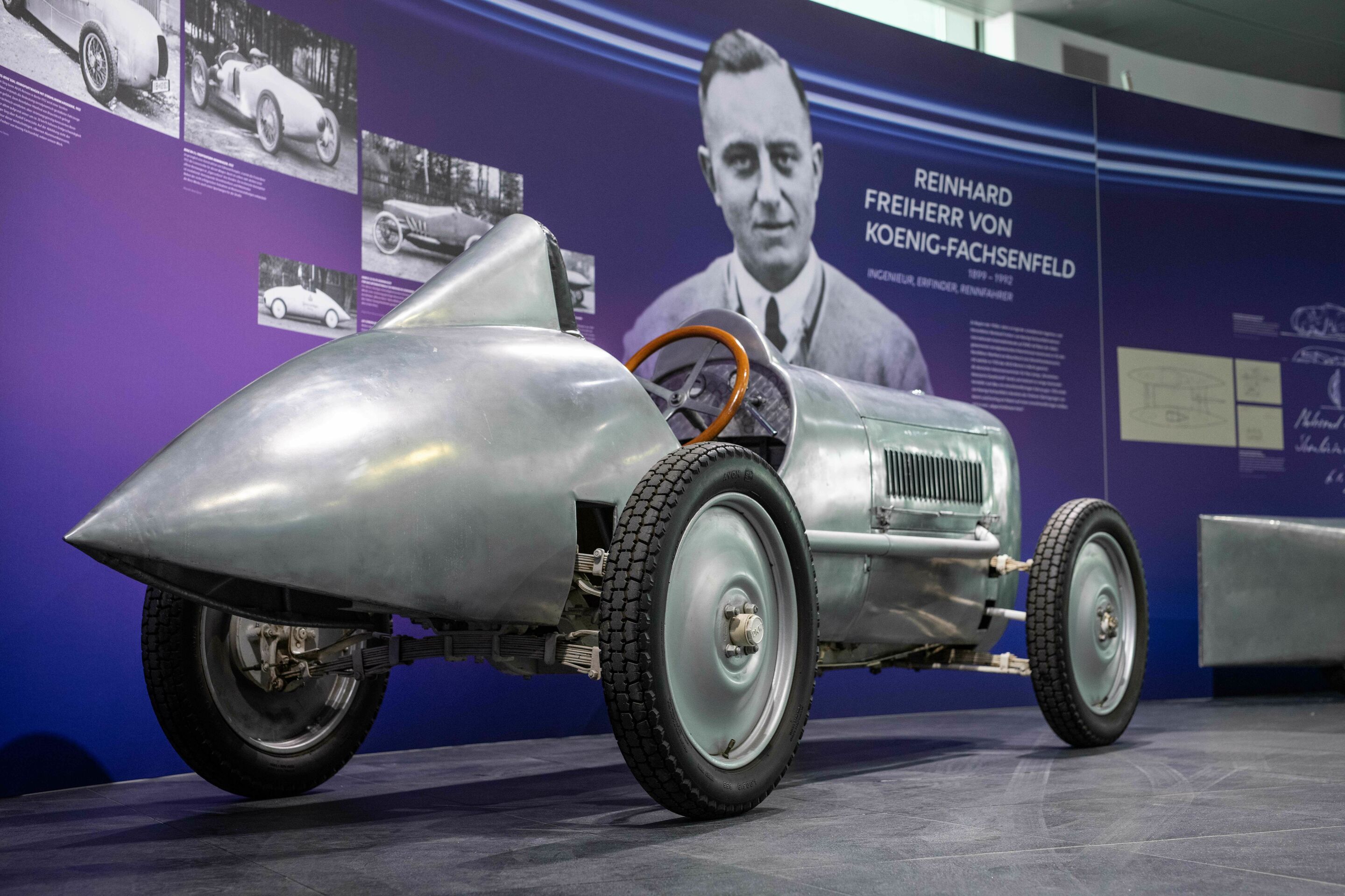 Jetzt wird’s windschnittig im Audi museum mobile - Audi Tradition nimmt alle Technikinteressierten von 18. November 2023 bis 9. Juni 2024 mit auf eine Zeitreise durch die Geschichte der Aerodynamik und zeigt in der Ausstellung „Windschnittig“ im Audi...