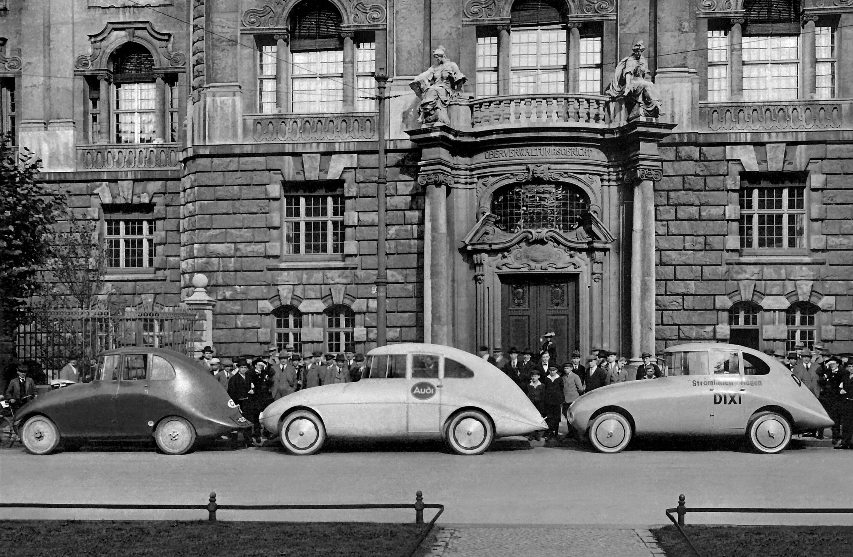 Jetzt wird’s windschnittig im Audi museum mobile - Audi Tradition nimmt alle Technikinteressierten von 18. November 2023 bis 9. Juni 2024 mit auf eine Zeitreise durch die Geschichte der Aerodynamik und zeigt in der Ausstellung „Windschnittig“ im Audi...