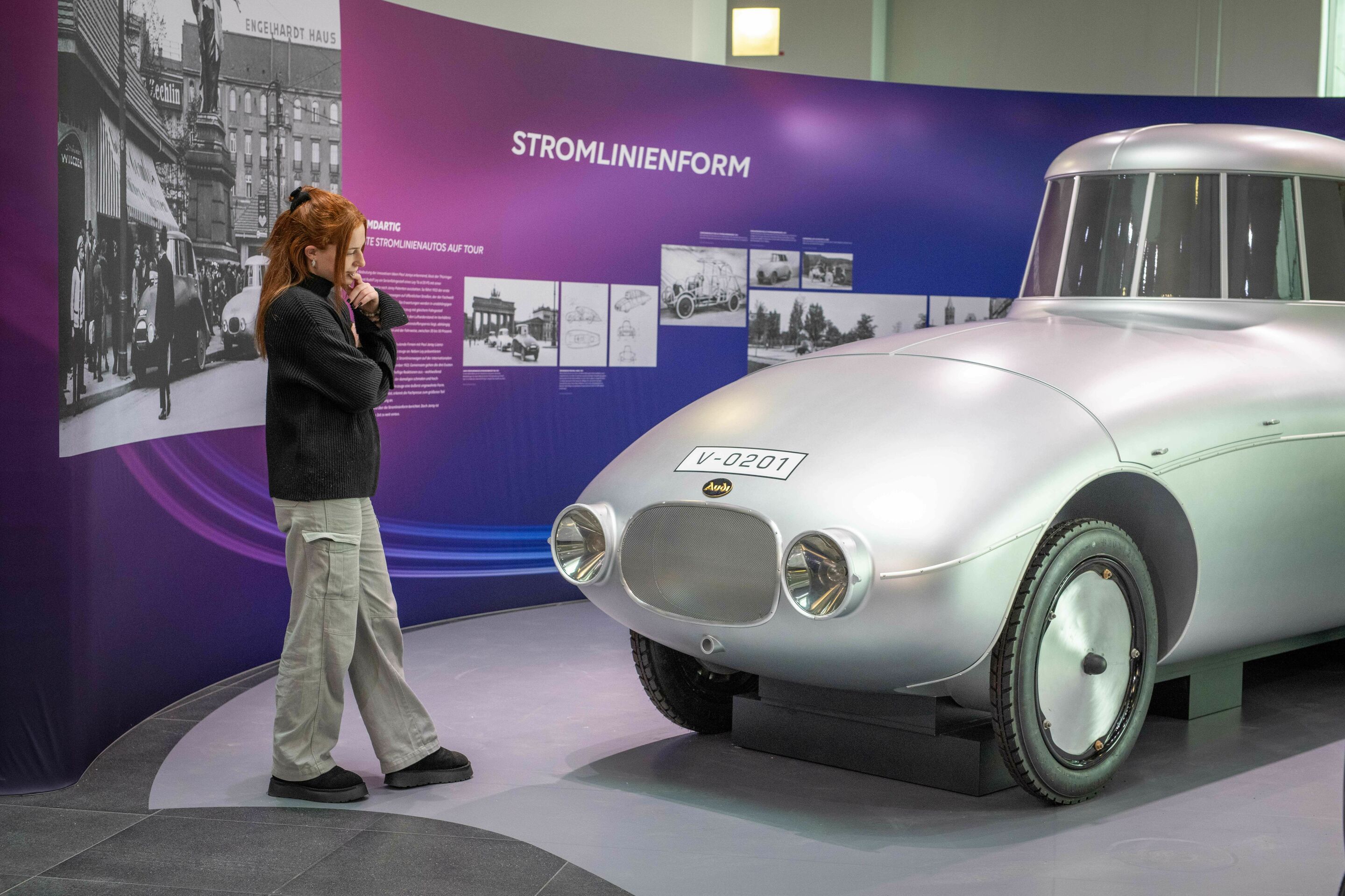 Jetzt wird’s windschnittig im Audi museum mobile - Audi Tradition nimmt alle Technikinteressierten von 18. November 2023 bis 9. Juni 2024 mit auf eine Zeitreise durch die Geschichte der Aerodynamik und zeigt in der Ausstellung „Windschnittig“ im Audi...