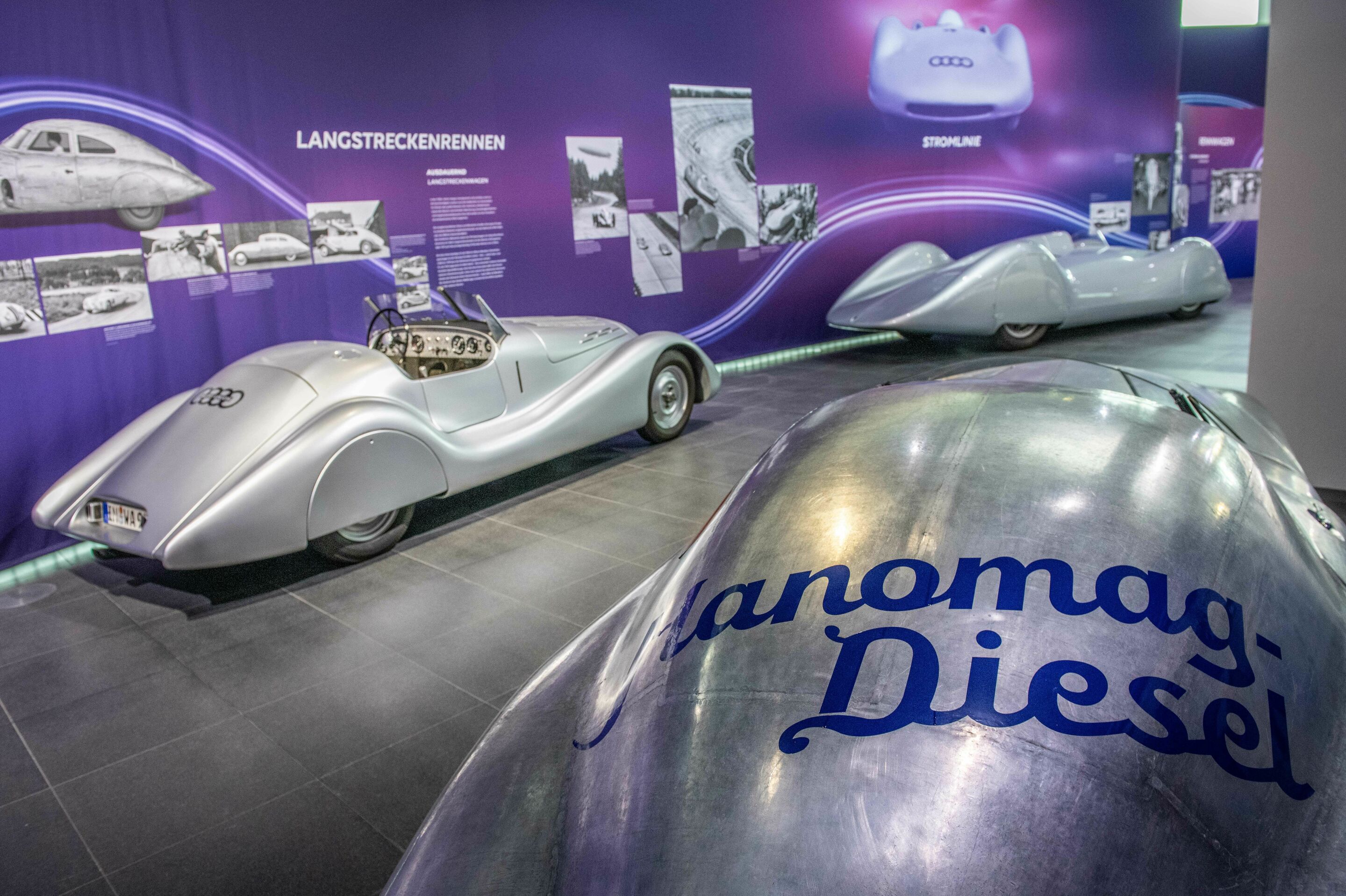 Jetzt wird’s windschnittig im Audi museum mobile - Audi Tradition nimmt alle Technikinteressierten von 18. November 2023 bis 9. Juni 2024 mit auf eine Zeitreise durch die Geschichte der Aerodynamik und zeigt in der Ausstellung „Windschnittig“ im Audi...