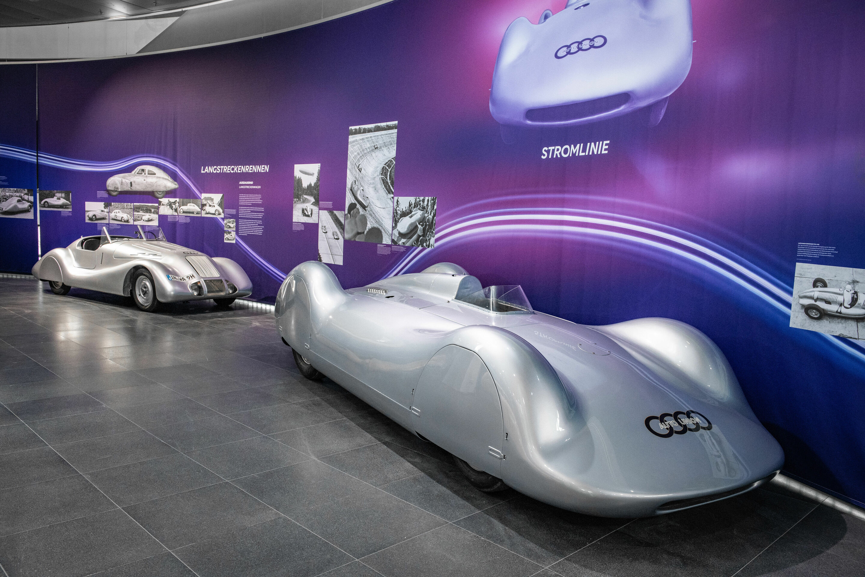 Jetzt wird’s windschnittig im Audi museum mobile - Audi Tradition nimmt alle Technikinteressierten von 18. November 2023 bis 9. Juni 2024 mit auf eine Zeitreise durch die Geschichte der Aerodynamik und zeigt in der Ausstellung „Windschnittig“ im Audi...