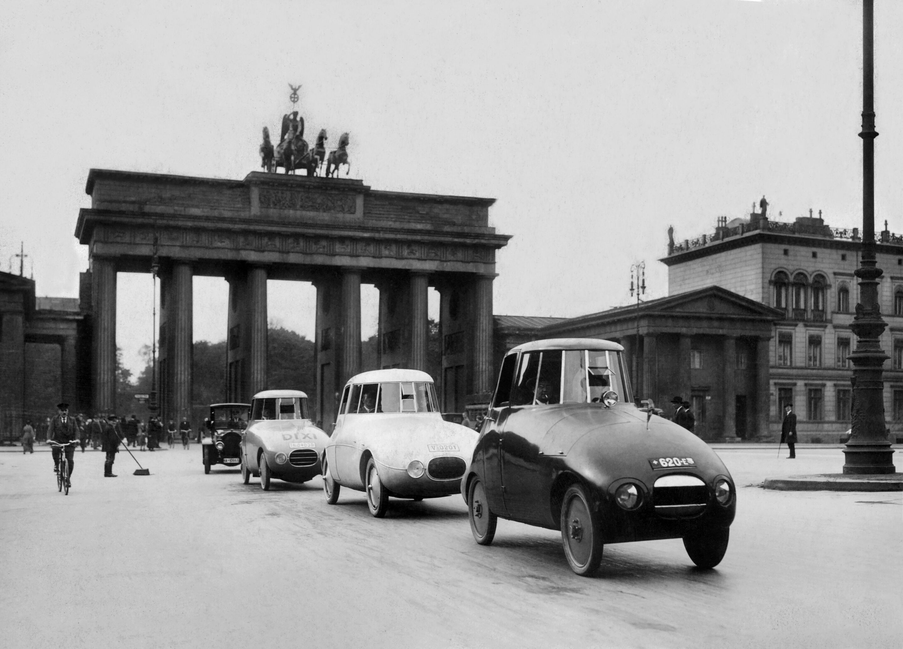 Jetzt wird’s windschnittig im Audi museum mobile - Audi Tradition nimmt alle Technikinteressierten von 18. November 2023 bis 9. Juni 2024 mit auf eine Zeitreise durch die Geschichte der Aerodynamik und zeigt in der Ausstellung „Windschnittig“ im Audi...