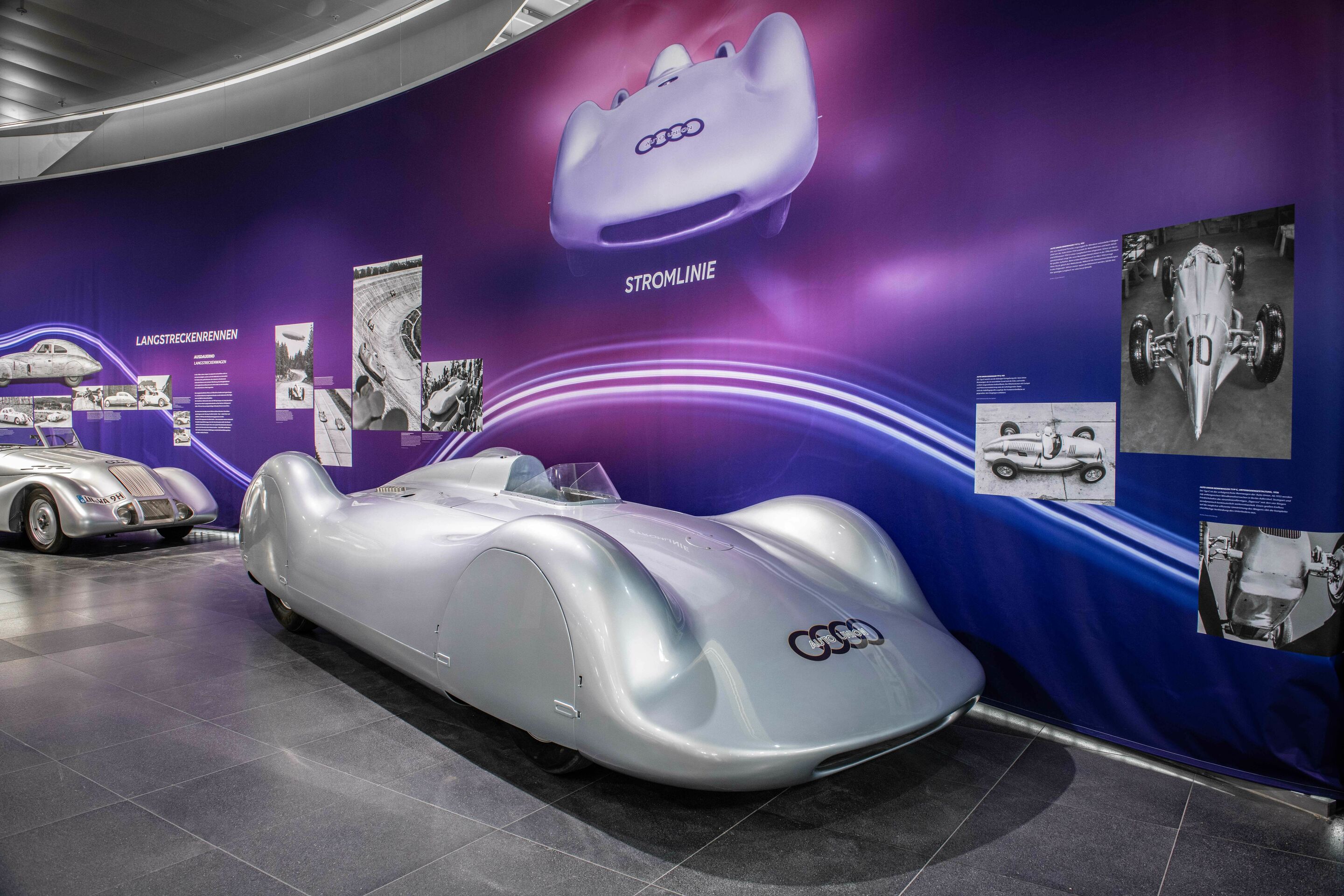 Jetzt wird’s windschnittig im Audi museum mobile - Audi Tradition nimmt alle Technikinteressierten von 18. November 2023 bis 9. Juni 2024 mit auf eine Zeitreise durch die Geschichte der Aerodynamik und zeigt in der Ausstellung „Windschnittig“ im Audi...