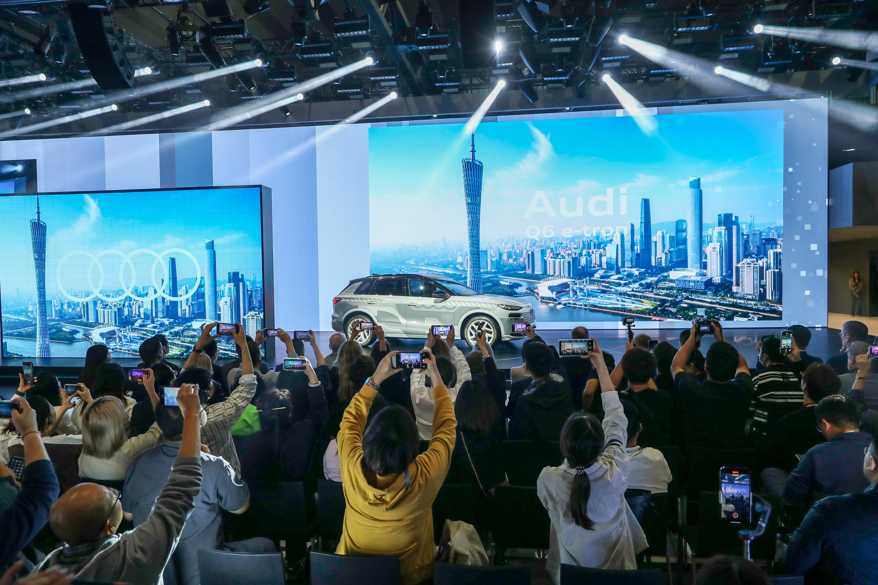 Auto Guangzhou 2023 - Impression of Auto Guangzhou 2023 with the masked prototype of the Audi Q6 e-tron.