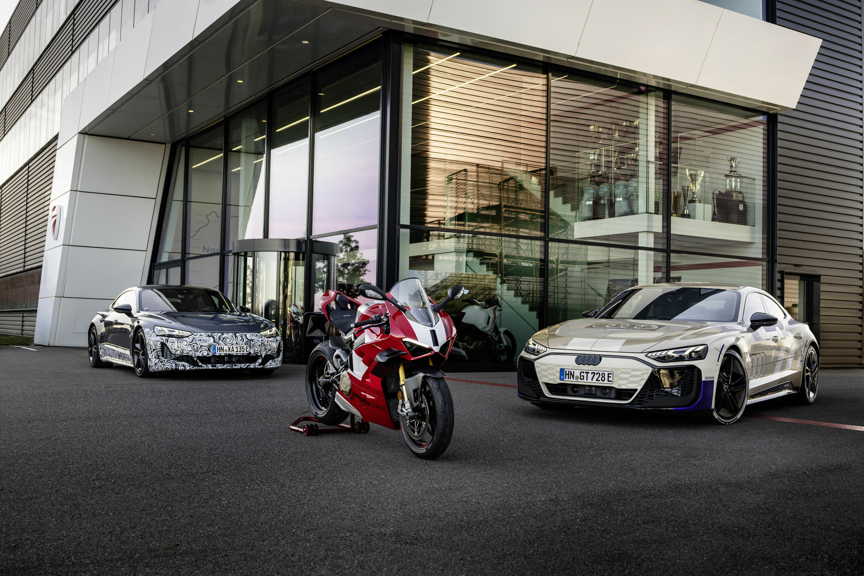 Audi e-tron GT prototype - Controllable performance in a double pack: the prototype of the upgraded e-tron GT and the Ducati Panigale V4 R.