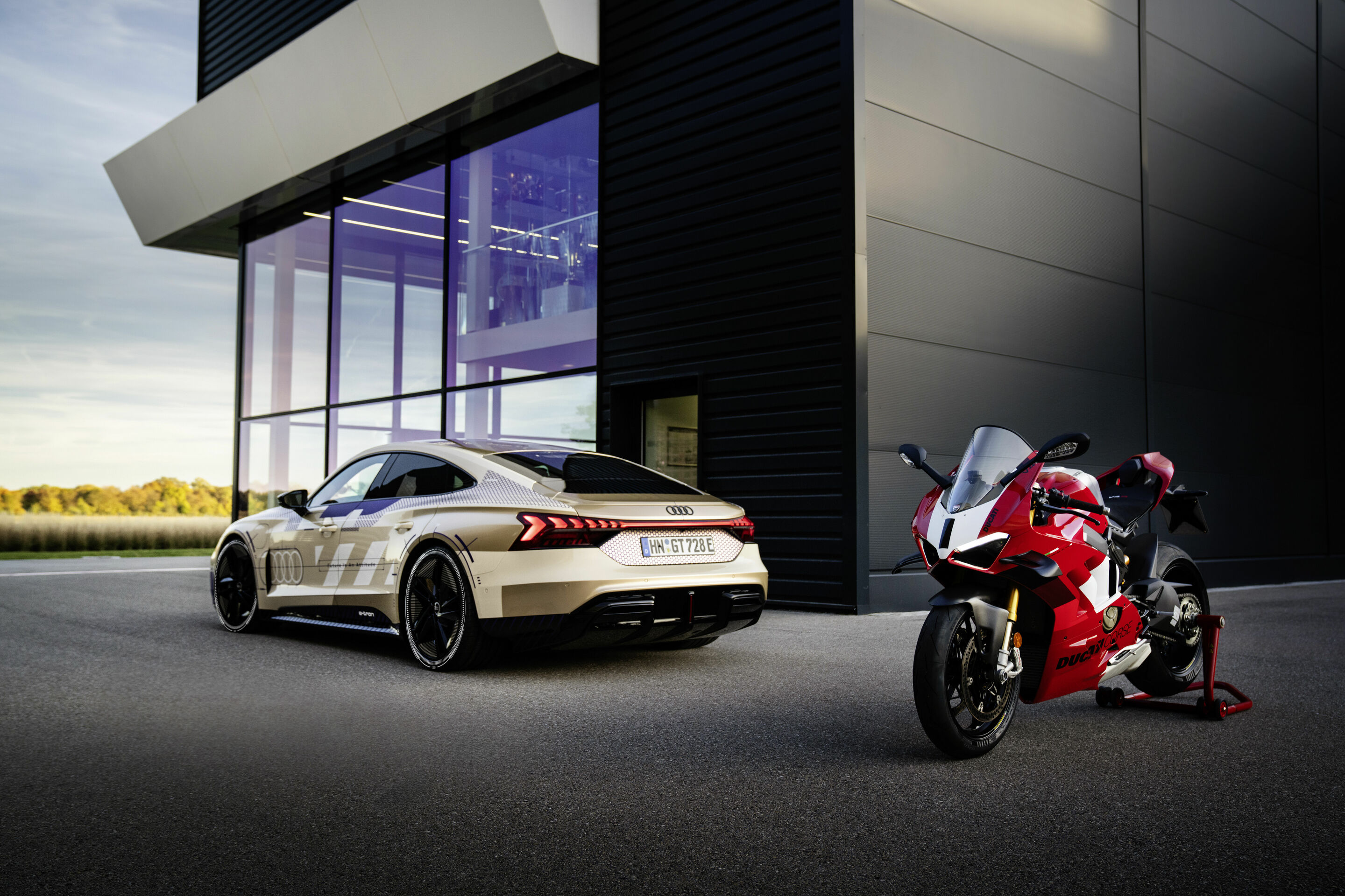 Audi e-tron GT prototype - Controllable performance in a double pack: the prototype of the upgraded e-tron GT and the Ducati Panigale V4 R.