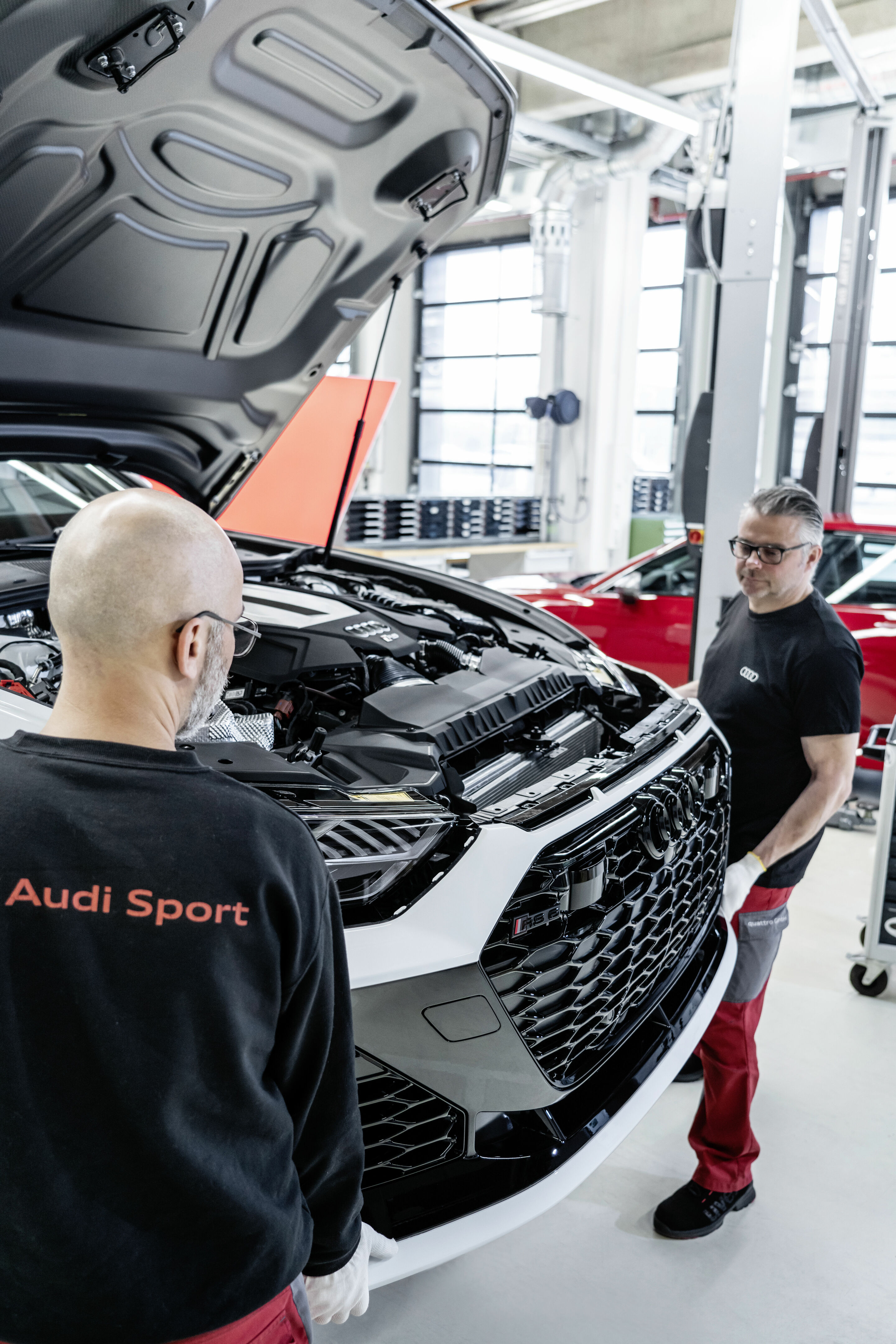 Audi RS 6 Avant GT - Two of the five employees who complete the assembly of the new Audi RS 6 Avant GT by hand at Böllinger Höfe. This includes fitting the front bumper, which is made of carbon fiber.