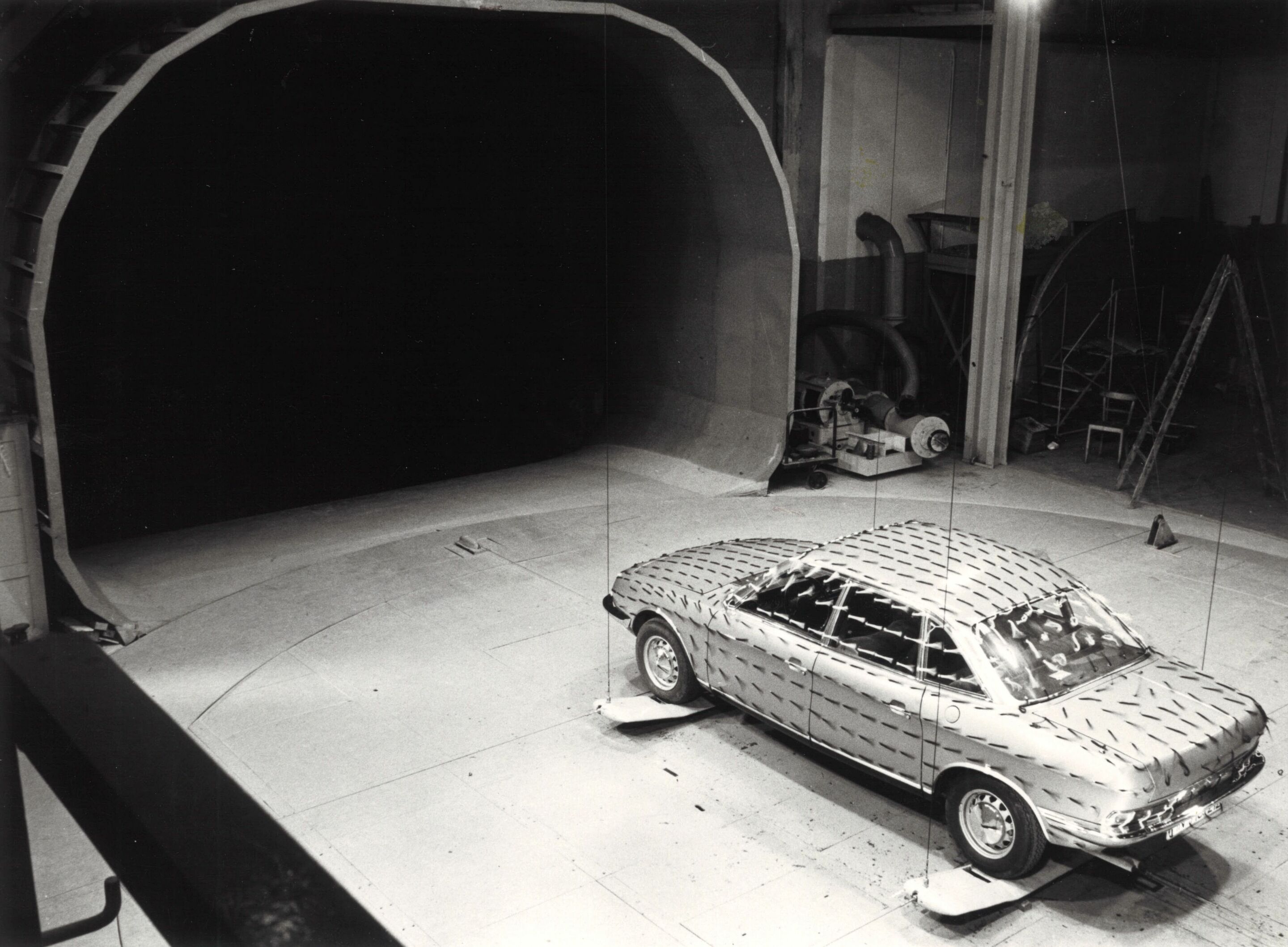 Record-breaking aerodynamics - Tested in the wind tunnel: An   NSU Ro 80 enveloped by 978 wool tufts. At wind speeds of up to 200 km/h (124 mph), it perfectly reflects the airflow along the vehicle’s body.