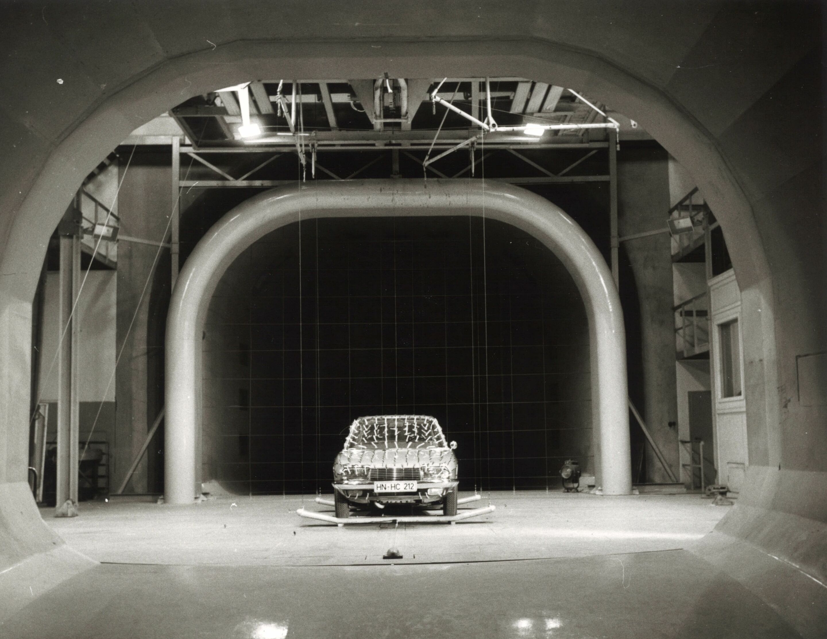 Record-breaking aerodynamics - Tested in the wind tunnel: An   NSU Ro 80 enveloped by 978 wool tufts. At wind speeds of up to 200 km/h (124 mph), it perfectly reflects the airflow along the vehicle’s body.